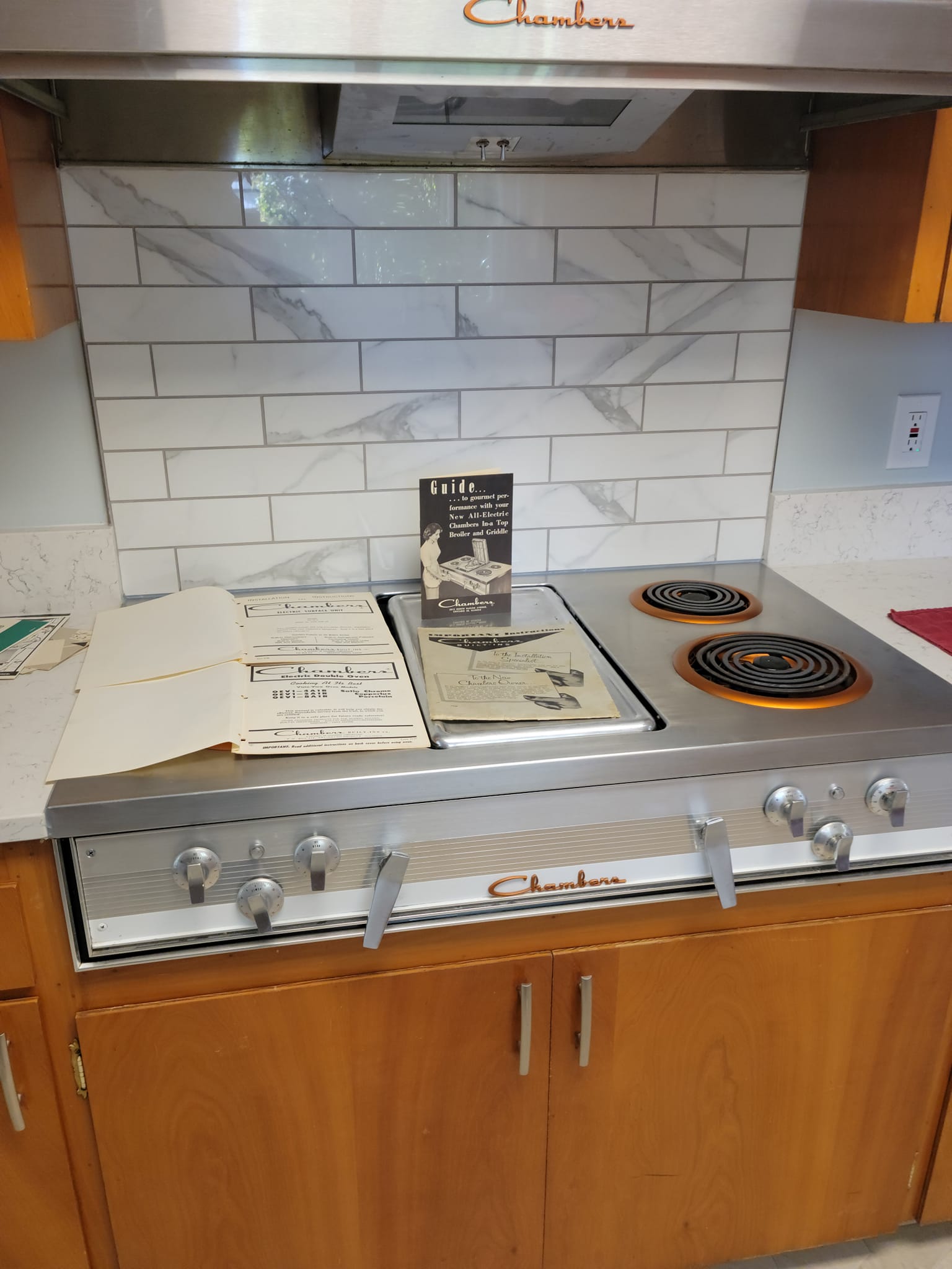 Vintage electric multi-cooker is a Capitol Lady Winsted Broil-R