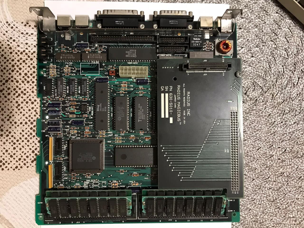 Can I connect an LCD display to my Macintosh SE with a Radius