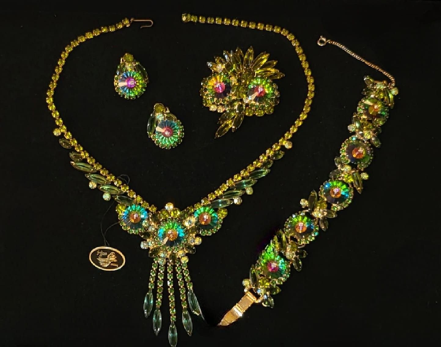 Jewels of the day are one of my favorite sets by Ryland and 