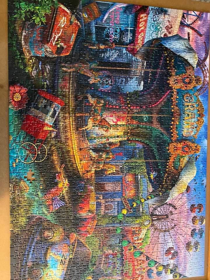 Ravensburger Luoghi Abbandonati - Cupo Carnevale E Hotel Vacanza 2 Puzzle Da 1000 Pezzi