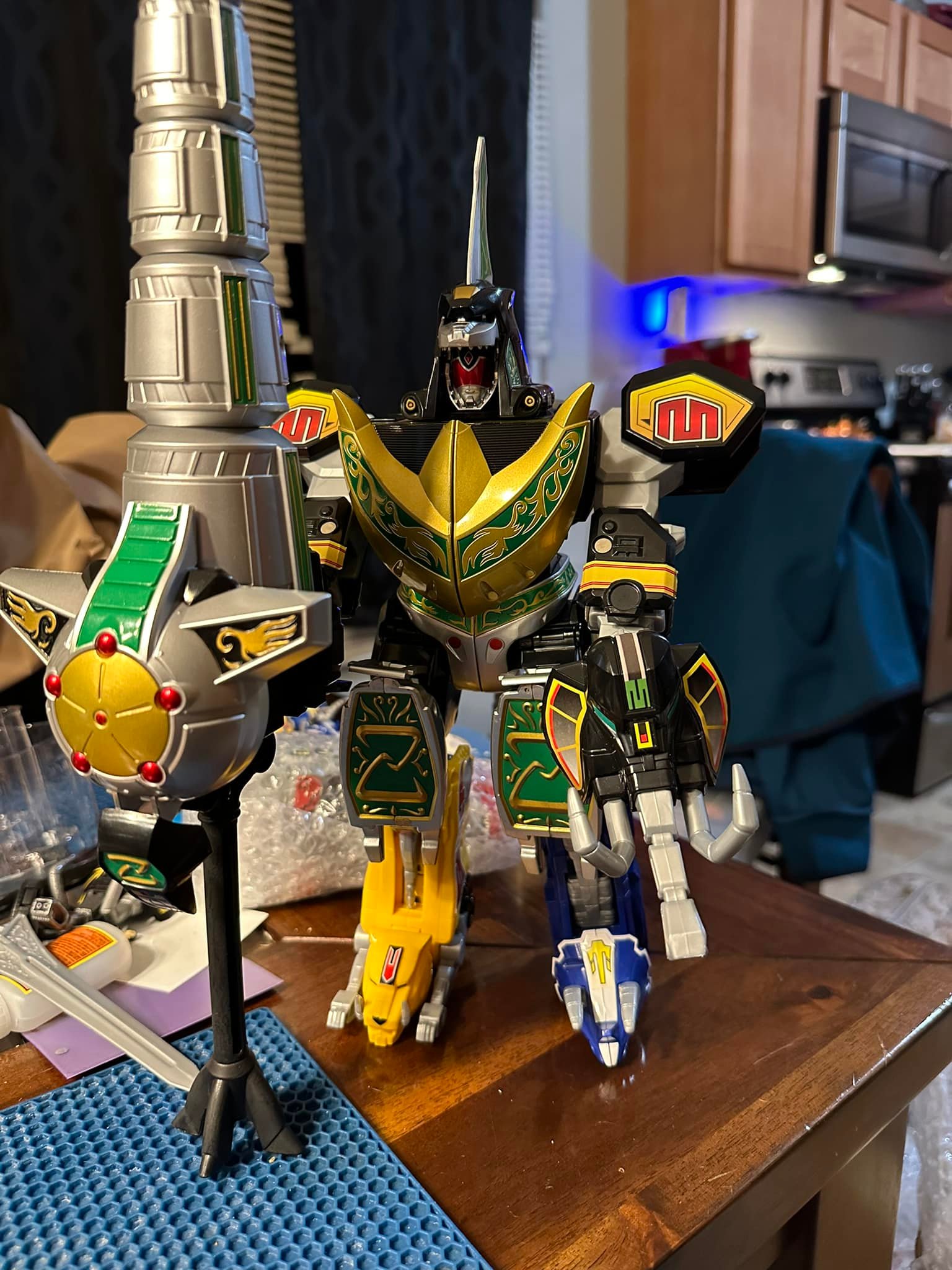 Got the 2009 Dino Megazord in today, to link with my Dragonzord