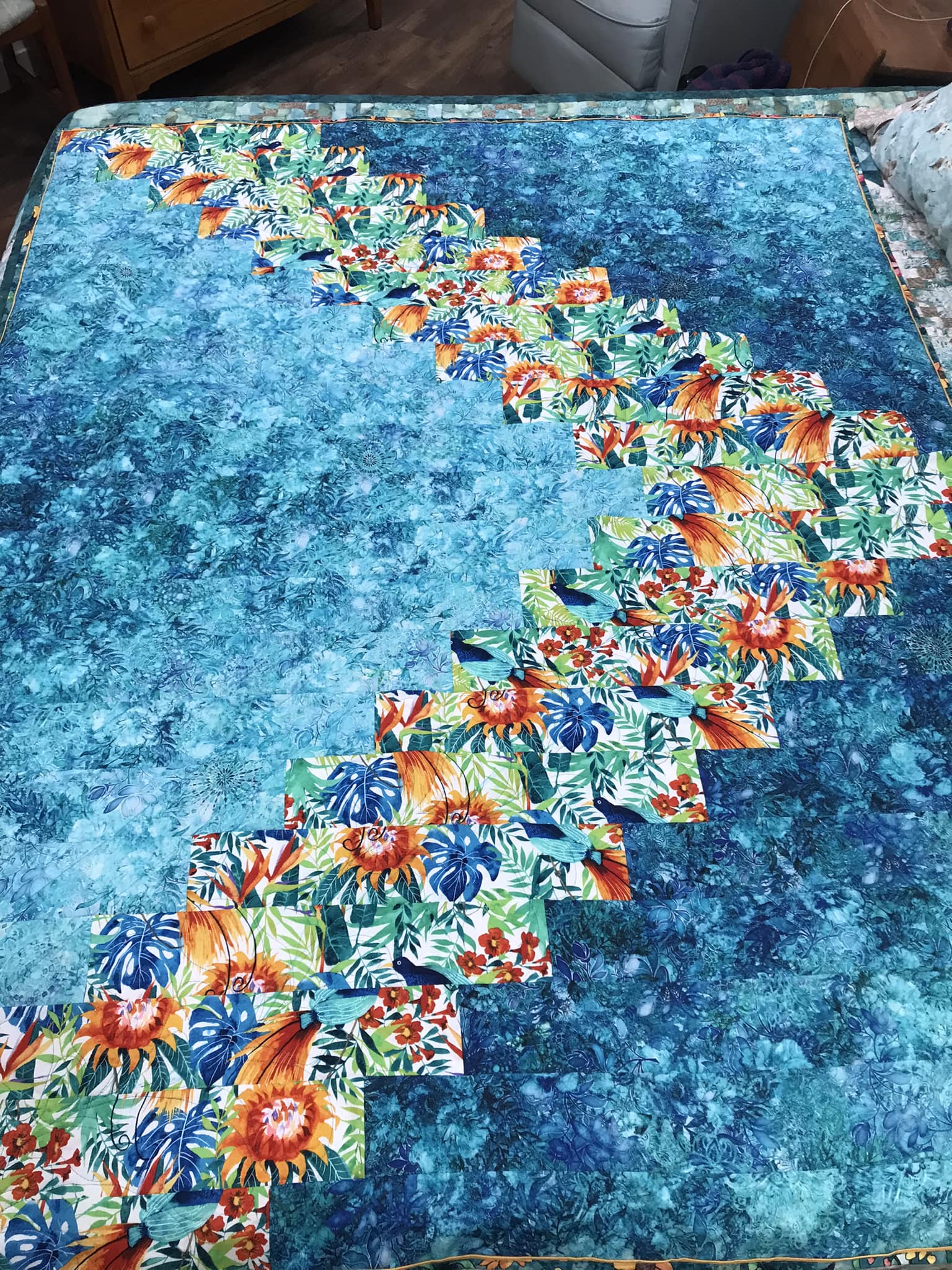 A 2-fabric quilt - featuring an ombré display picture 1
