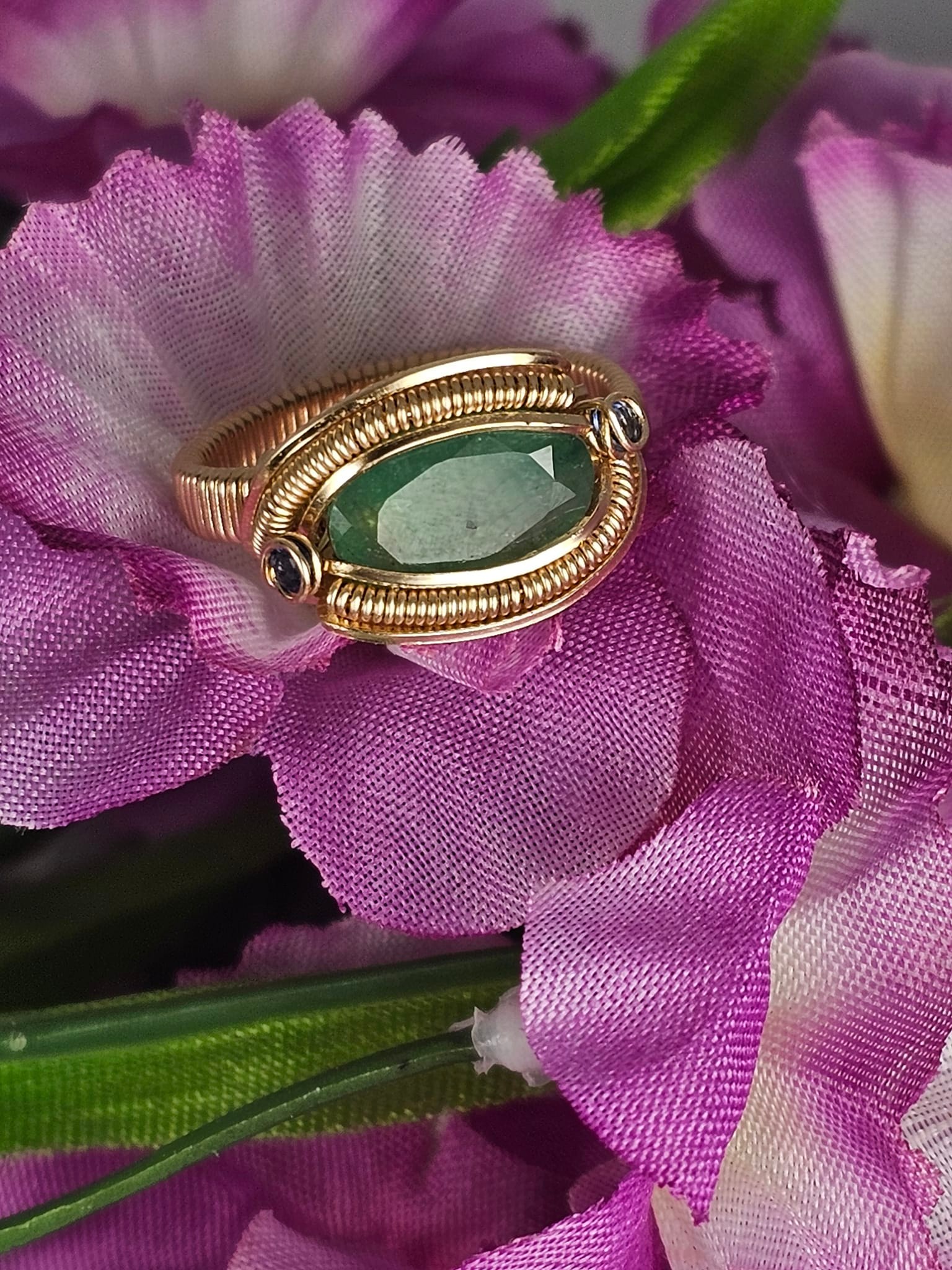 Emerald and gold jewelry sets