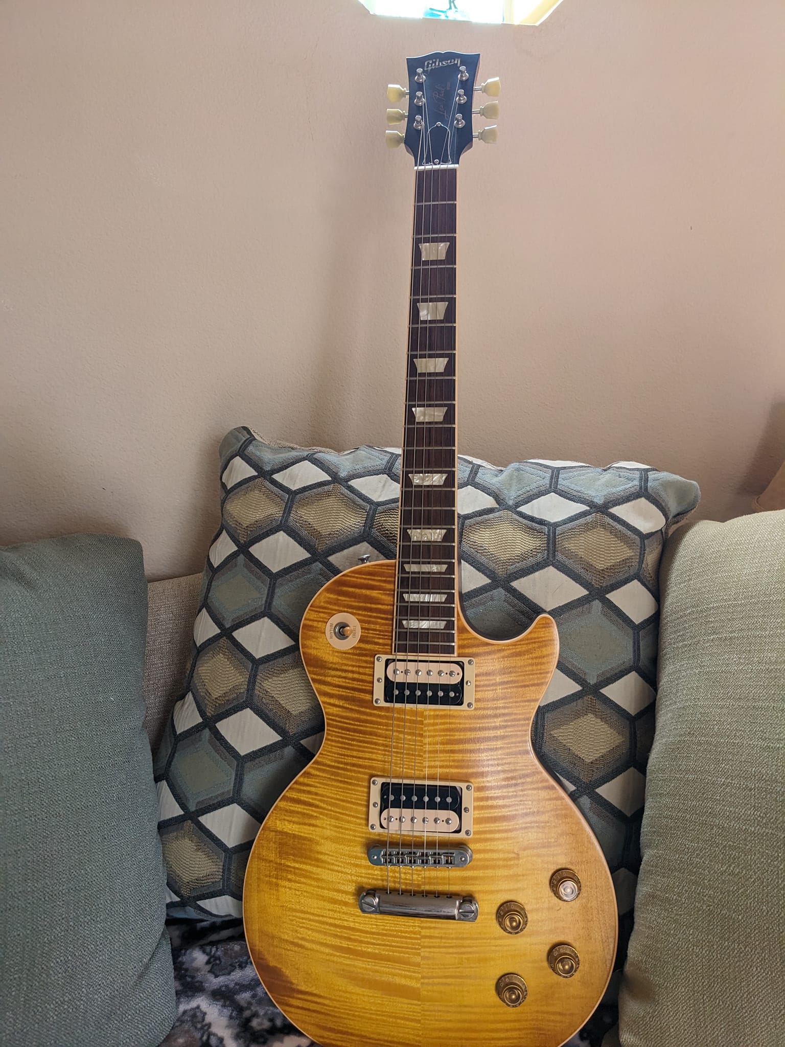 What to know about 2005 Gibson Les Paul faded