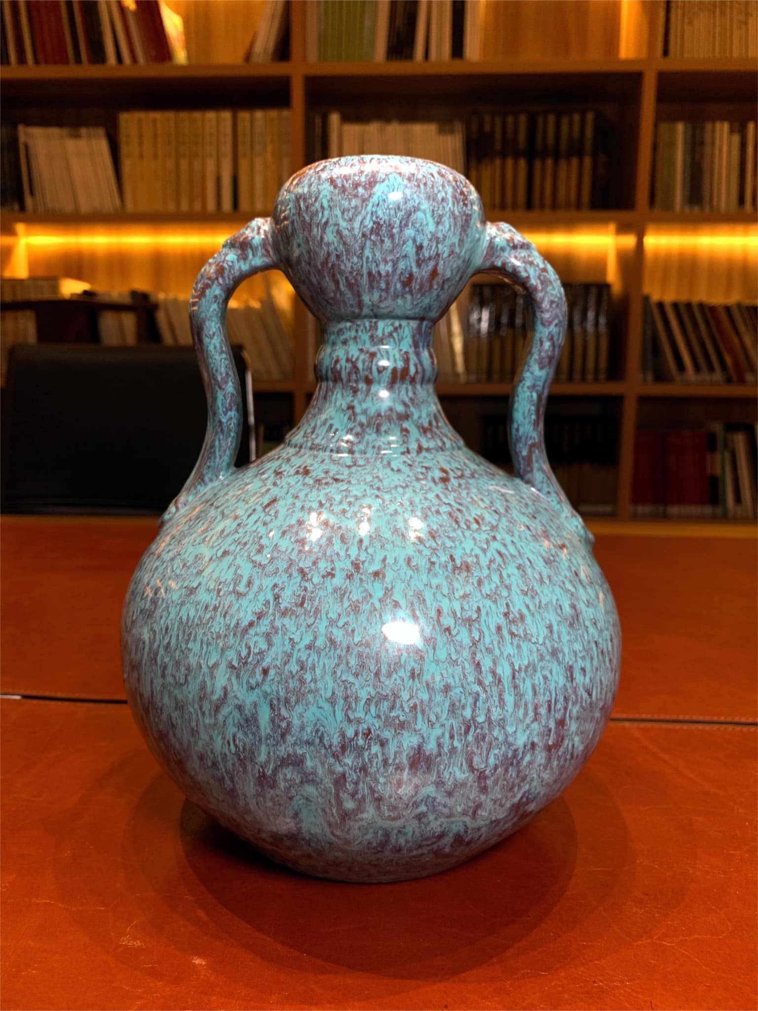 青花寿山福海纹笔筒清雍正首都博物馆藏Blue-and-white Brush Pot with
