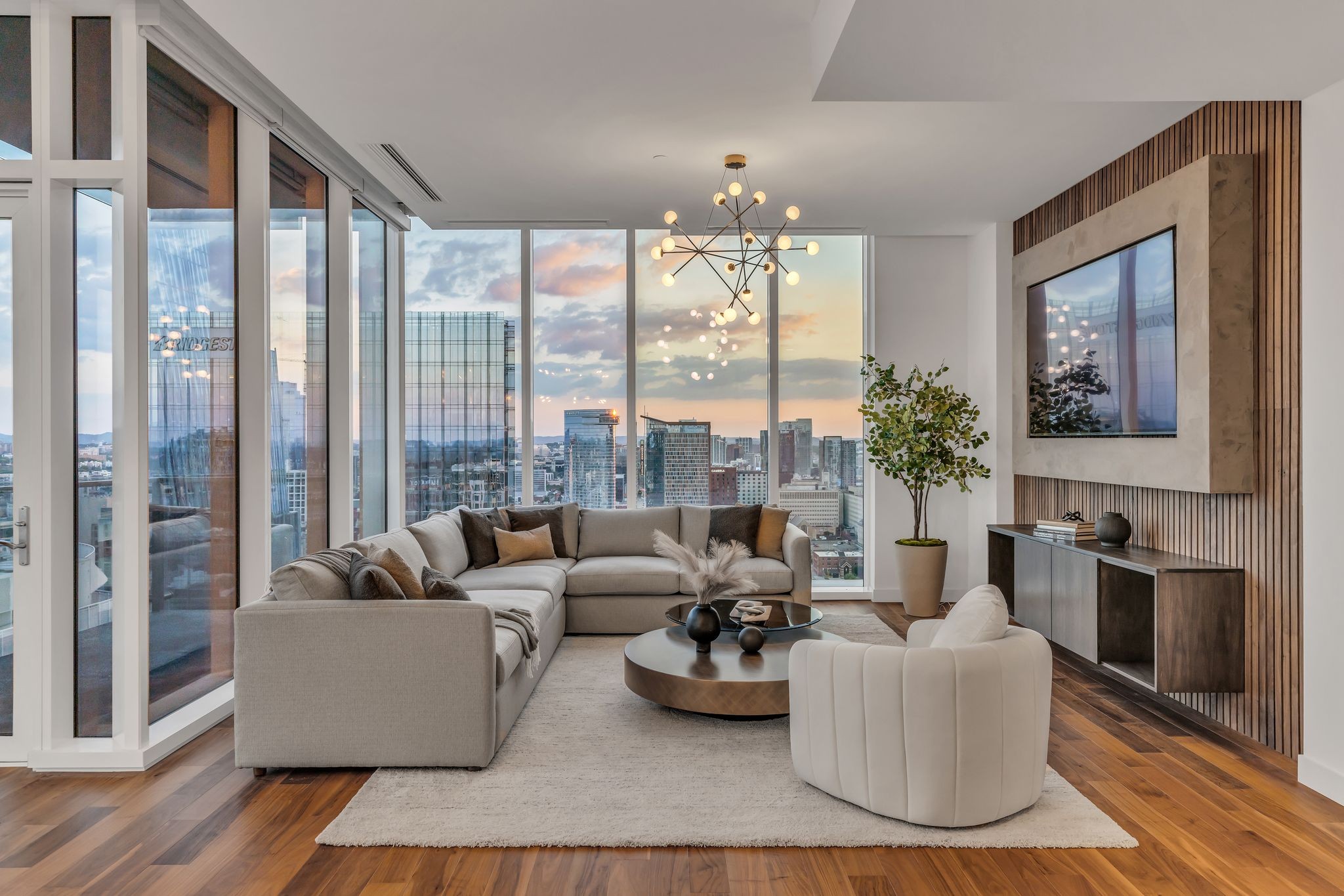 Luxurious Living Awaits: Nashville **✨ $3,999,900 | Middle TN 160