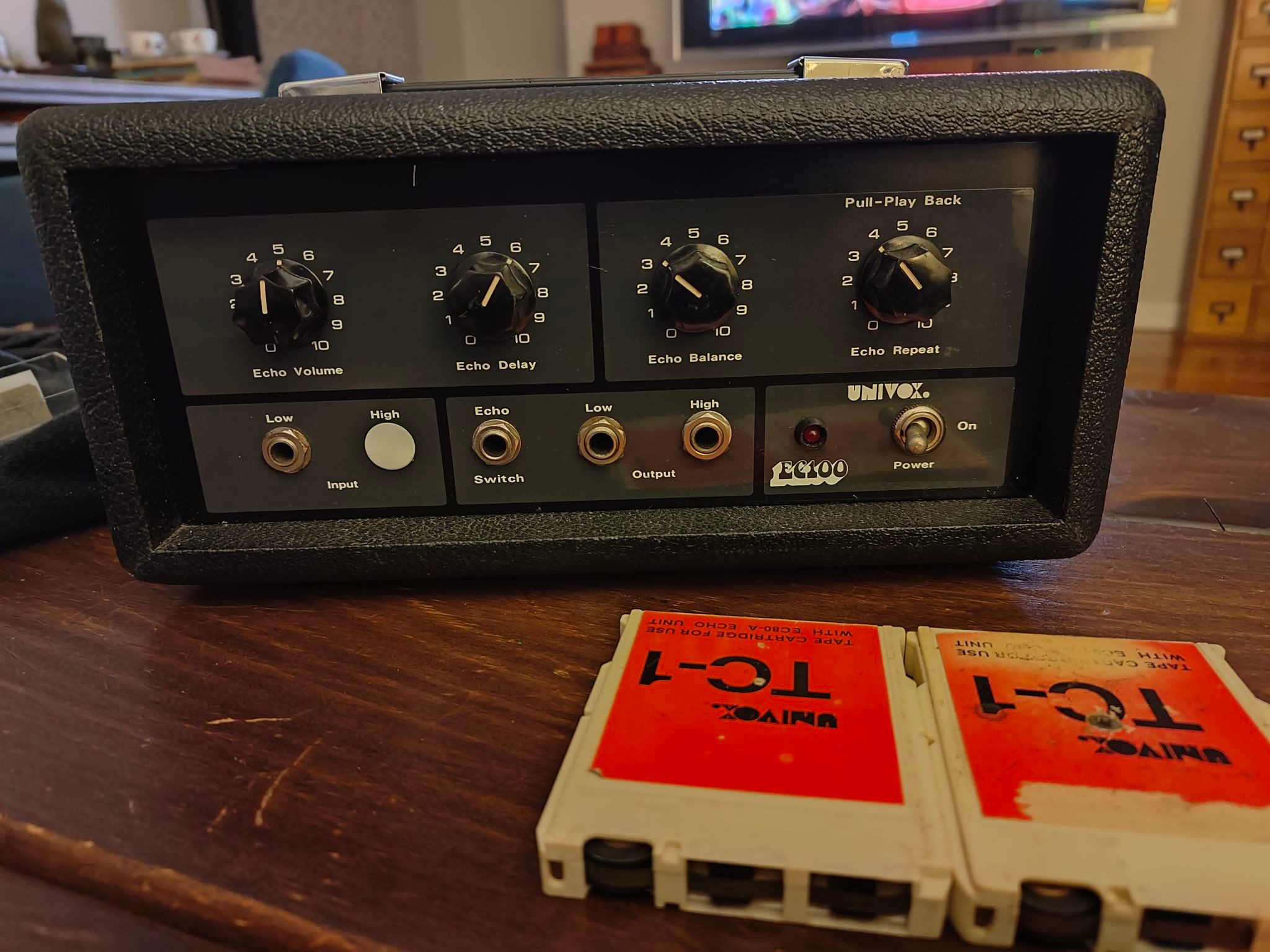 univox ec100 tape delay. the eruption machine.
