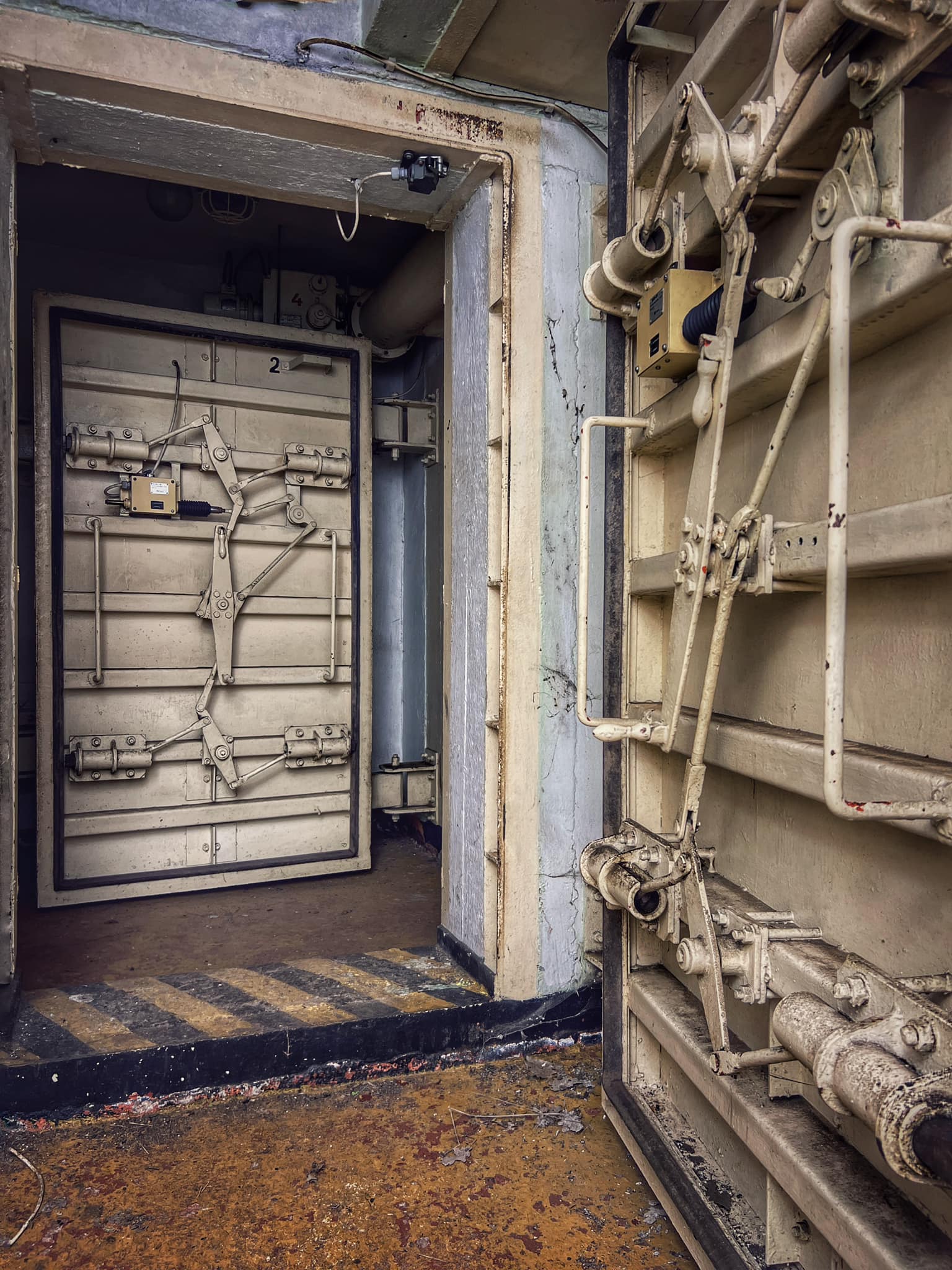 Cold war bunker mentality copernicus paul Cold war command bunker for crisis communication