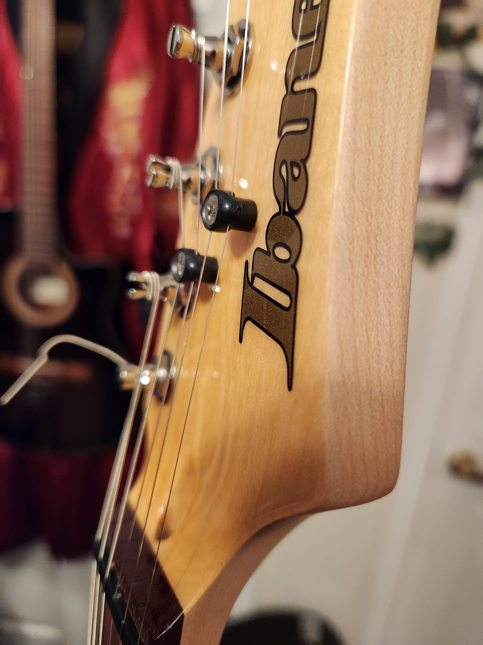 Essential mods for Ibanez AZ guitars, including Graph Tech string 
