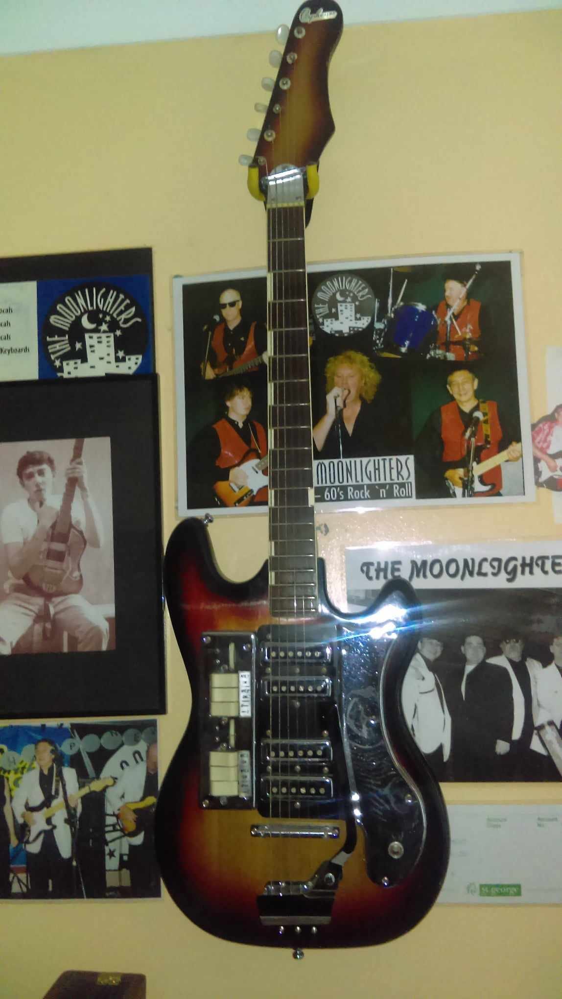 Unboxing a rare 1967 Teisco R2 guitar in mint condition