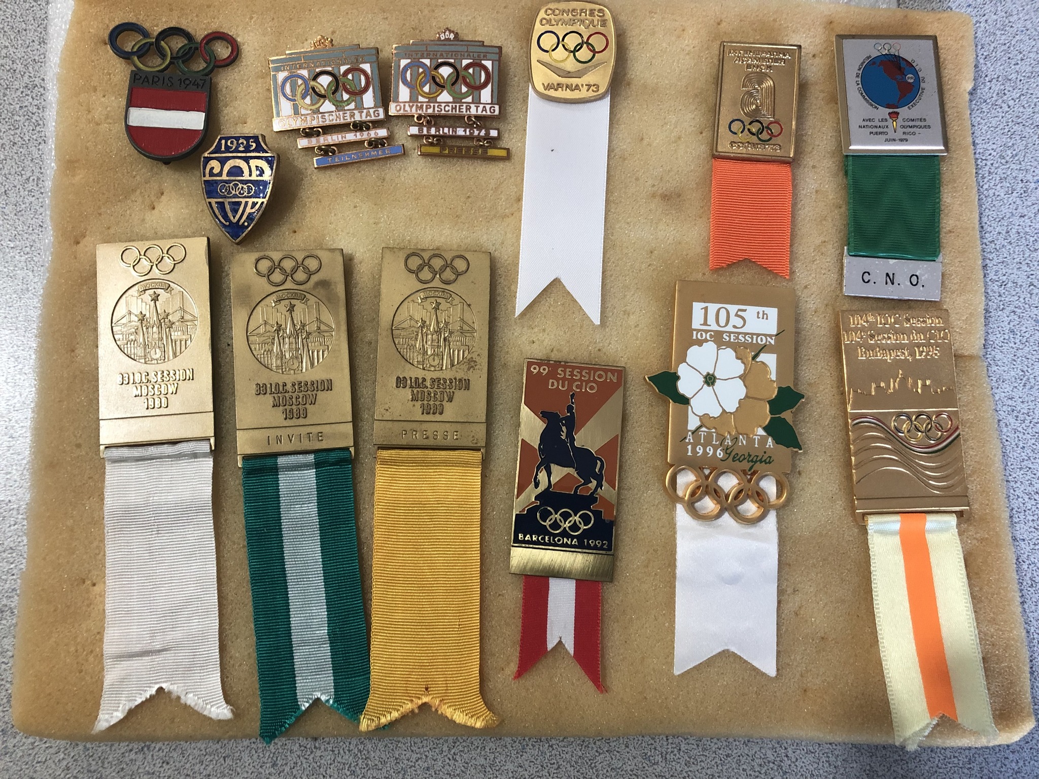 1972 Sapporo Olympics medal coin and 1964 Tokyo Olympics pin badge 