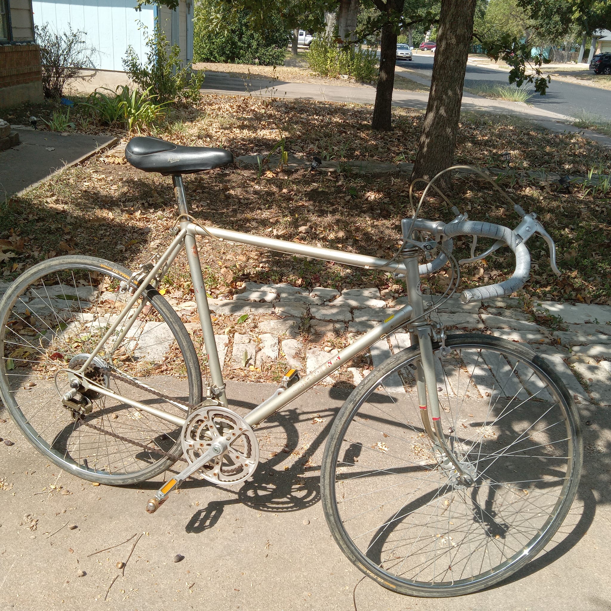schwinn 1020 bicycle 1972 Varsity Mens Bicycle, Serial No# FH029095, Chicago Built  The Old Grainery Sold - 1981 Schwinn Le