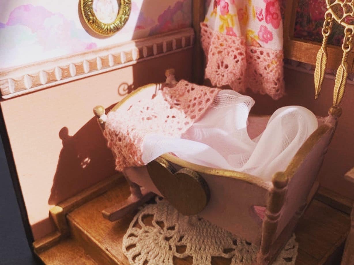 My vintage nursery Diorama 👶🏻 The roombox is made from solid
