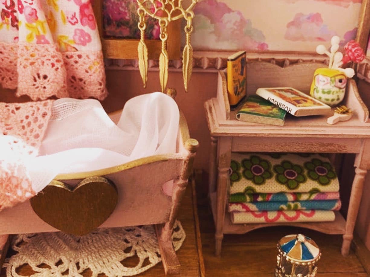 My vintage nursery Diorama 👶🏻 The roombox is made from solid