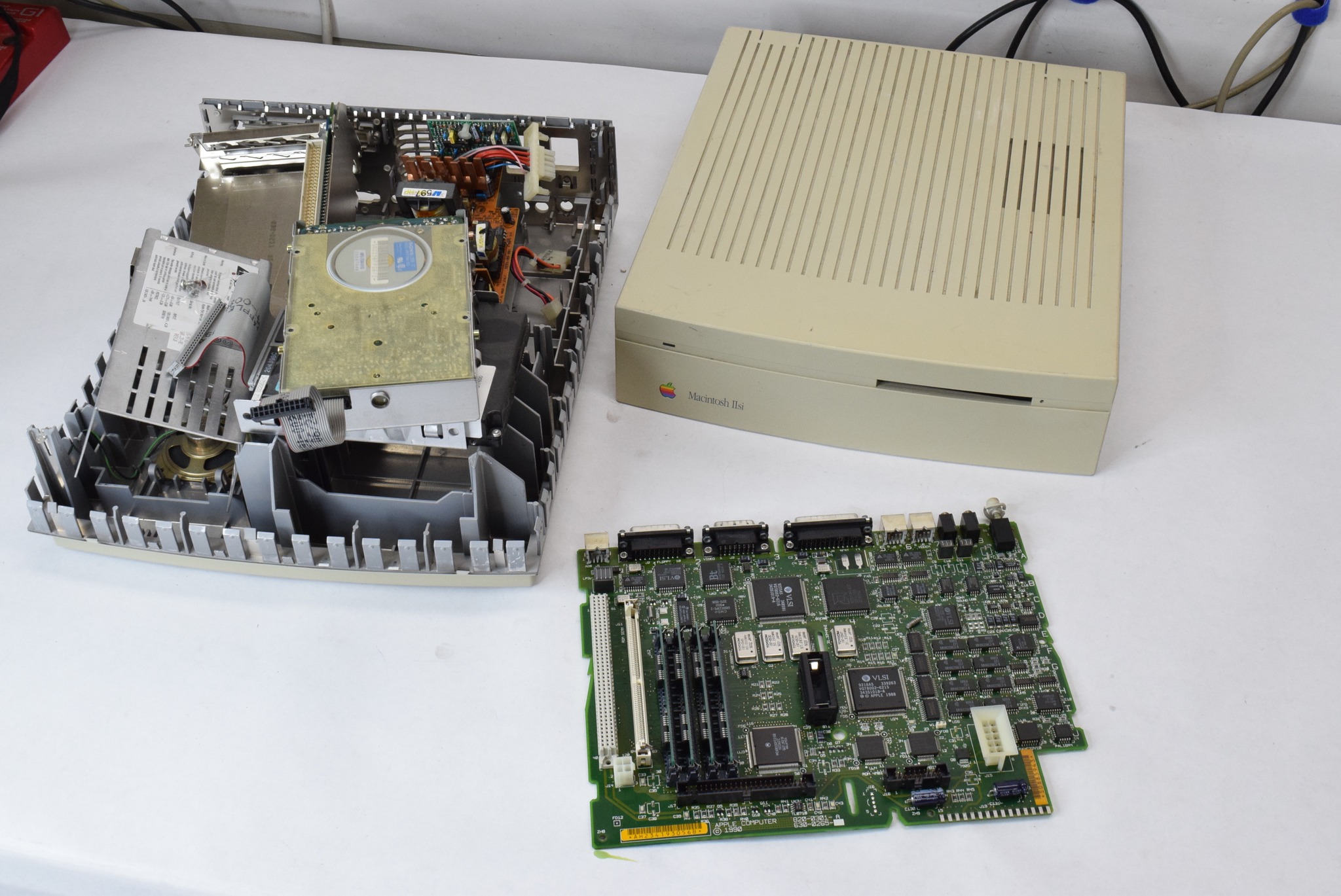 Repairing a dead Macintosh IICI computer
