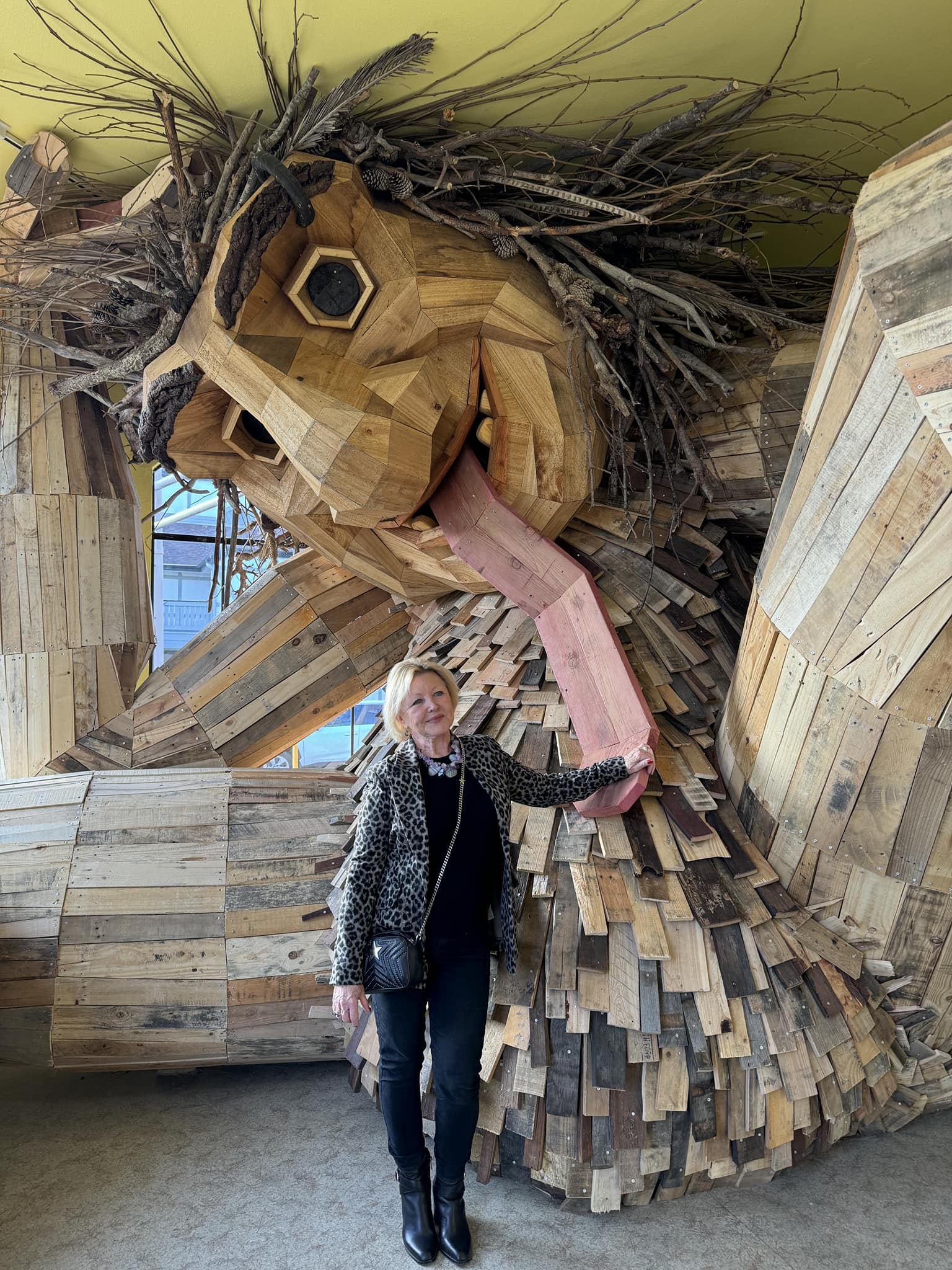 クロバ-ジジ:ボヘミア:パネルドグラスオブジェ Dambo troll in Solvang California museum