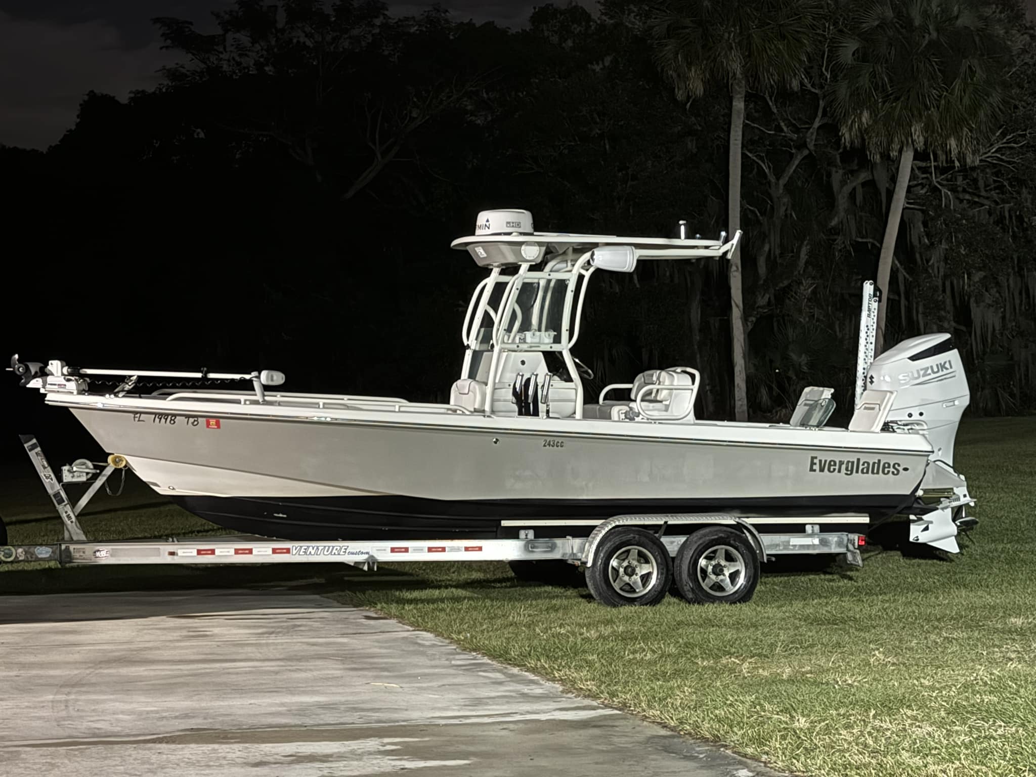 everglades 243 fish box 2021 CC  MarineMax Everglades 243cc: Bob Dougherty's Opus