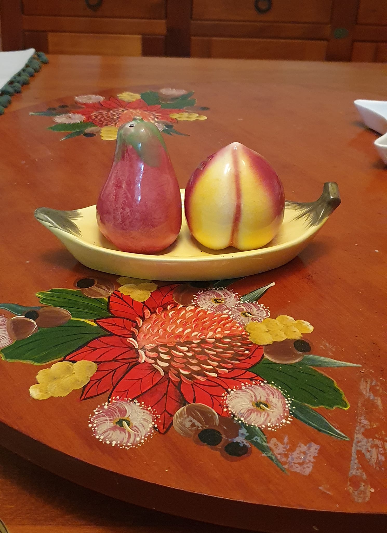 9 pairs salt and pepper shakers. Most are 1950s. 4 made in Japan