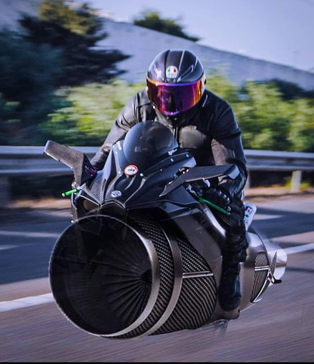 A sneak peek of the new Kawasaki H3 🏍💨💨