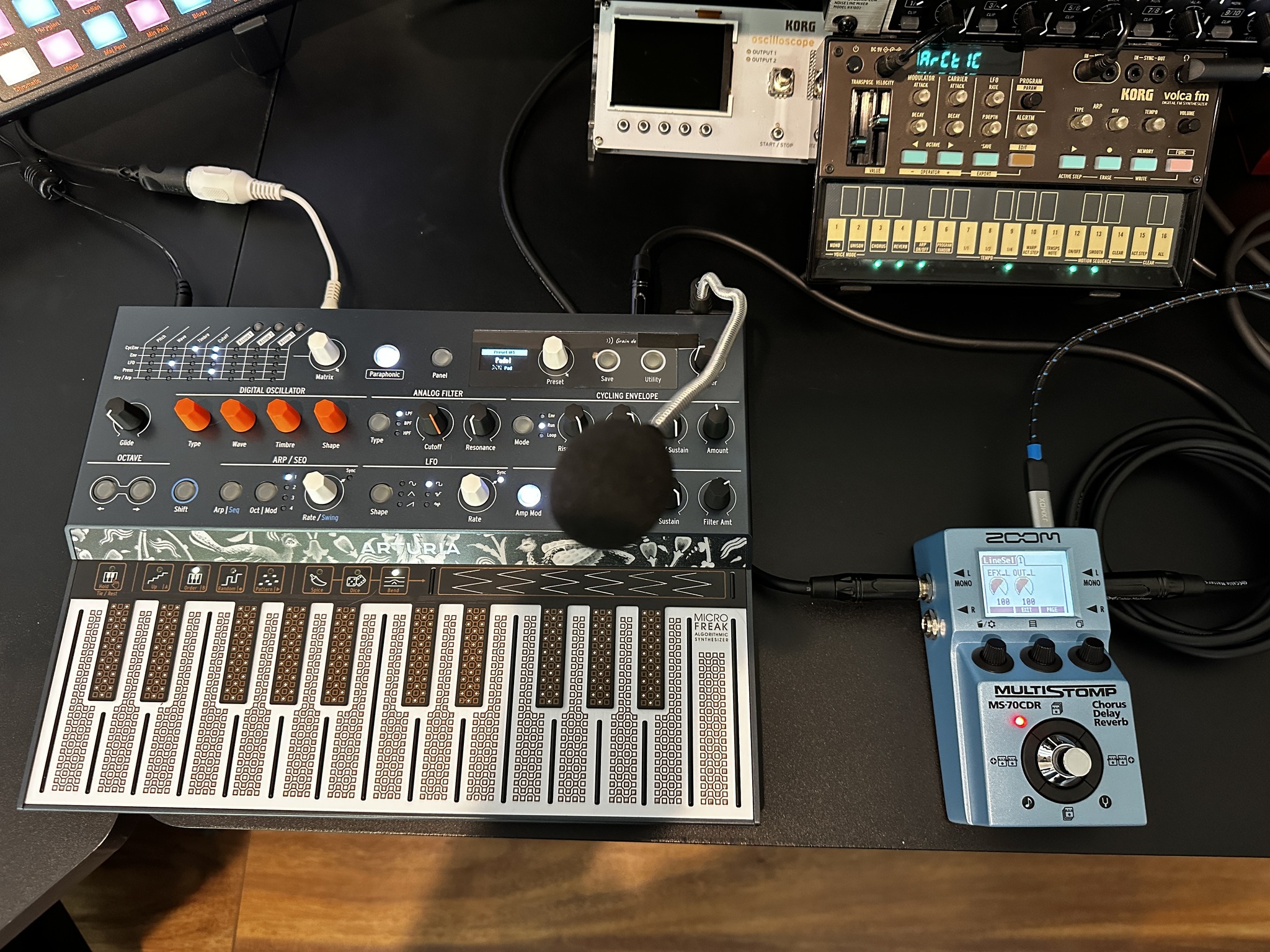 How to save an effect on the A1four Zoom Stomp Box?