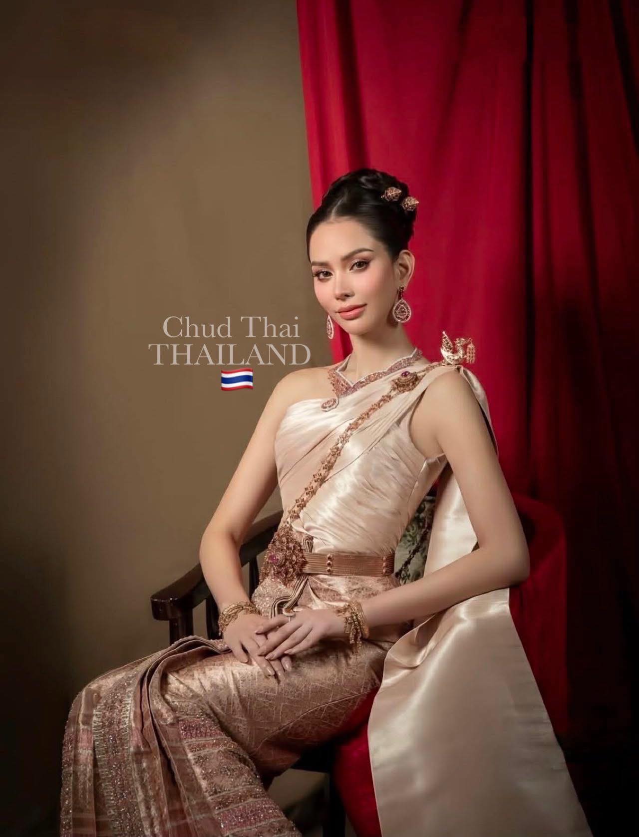 formal thai dress 🇹🇭| National Traditional Thai clothing, collectively known as Chut Thai (ชุดไทย), possesses an elegant and refined beauty and is a distinctive cultural symbol. While there are many types such as Pistachio