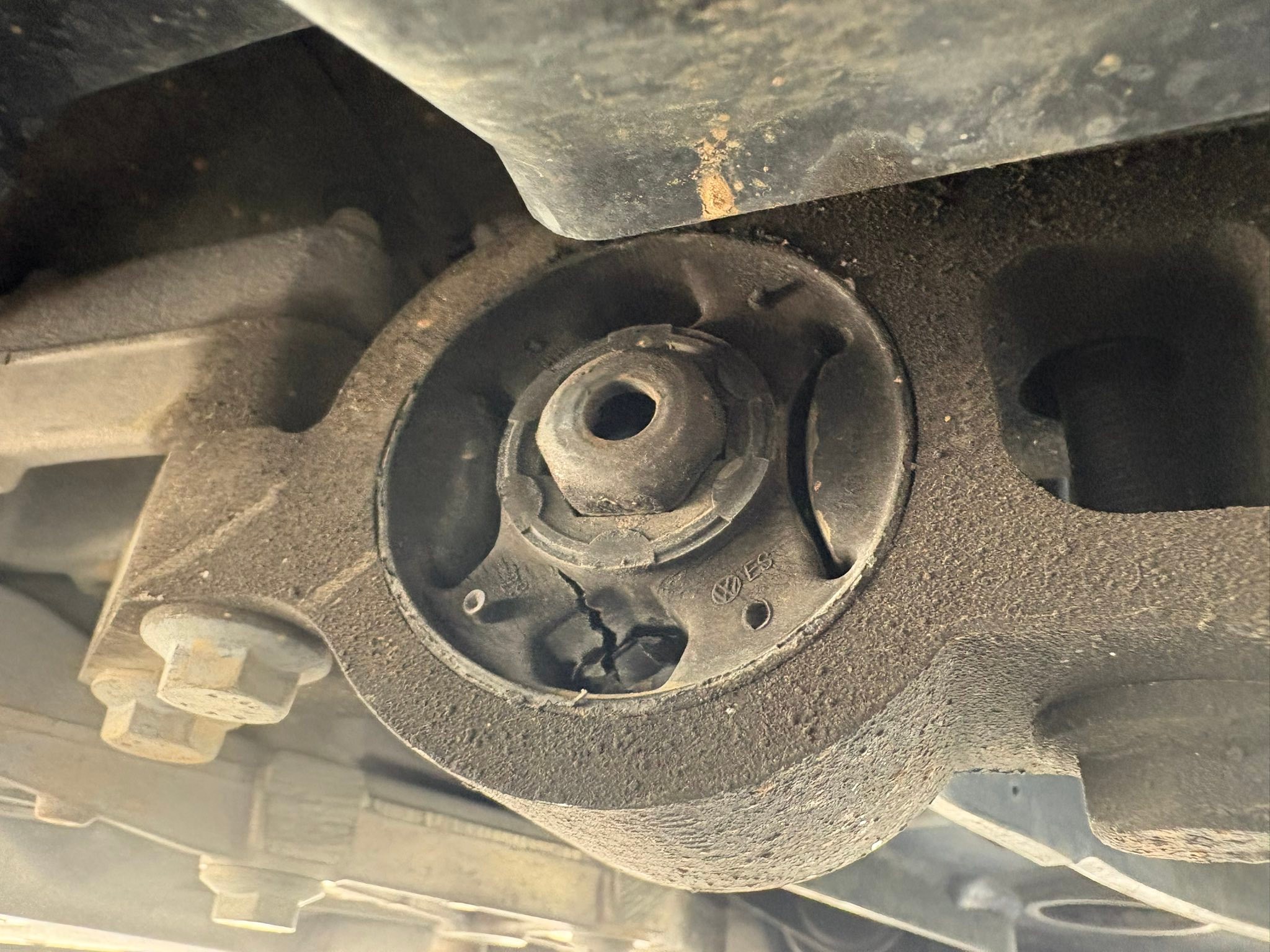 Rear Trailing Control Arm Bushings – For Volvo XC90 – Lemförder / Meyle / ProPart