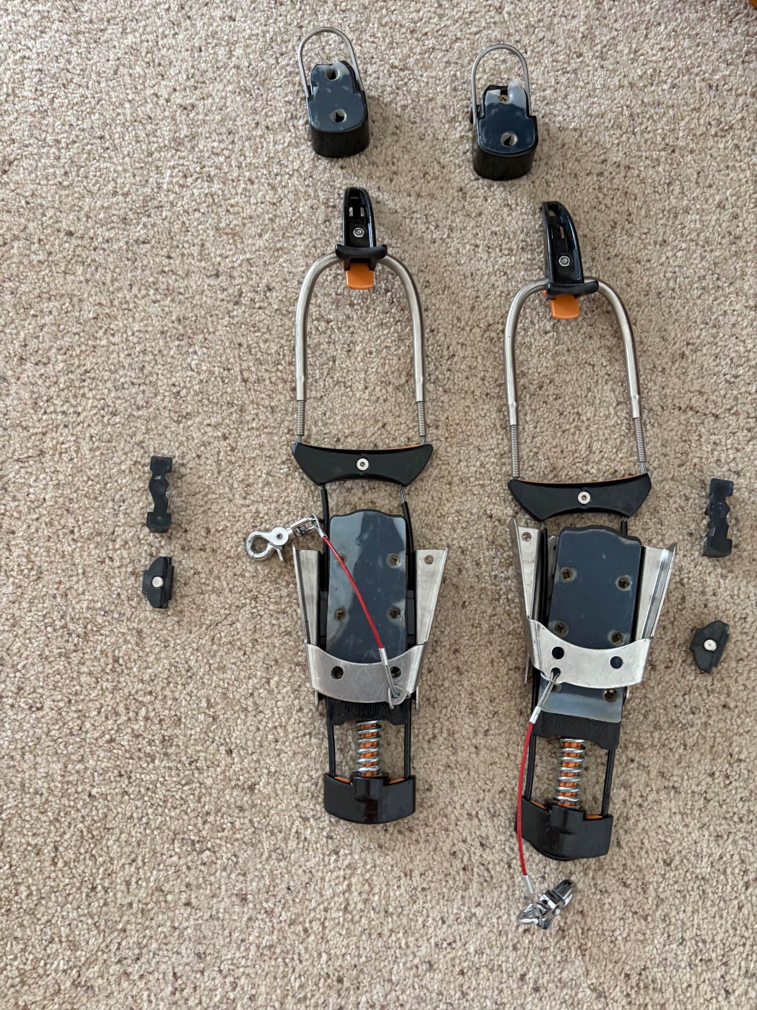 Anyone selling a pair of large 22 Design AXL bindings?