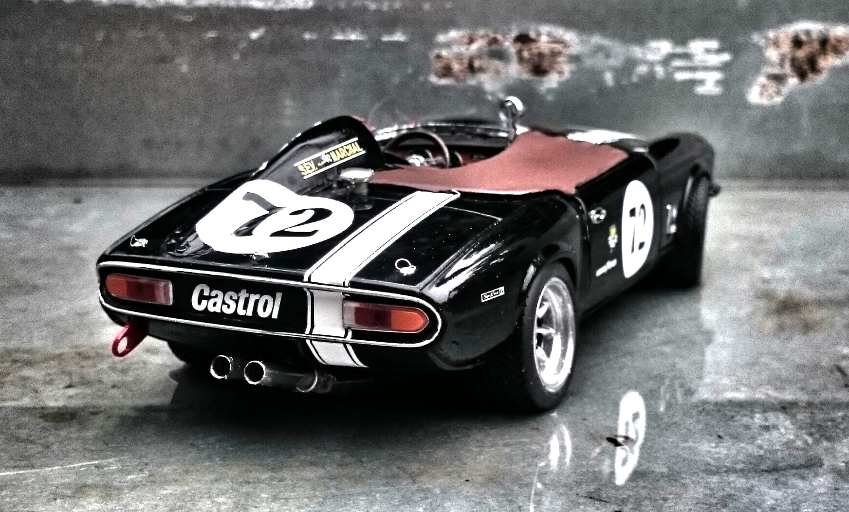 Customized 1:18 Sunstar Spitfire Cafe Racer model