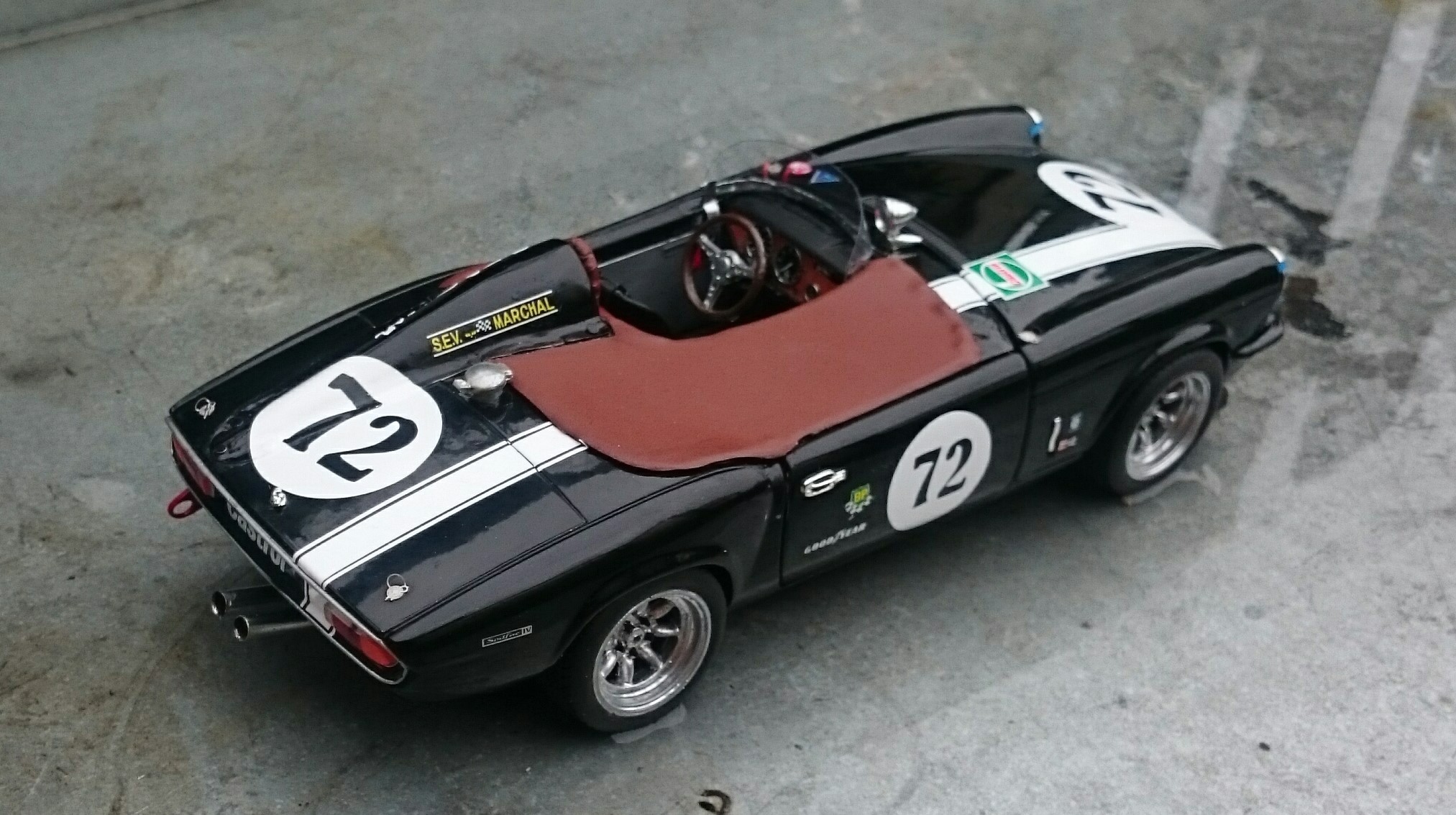 Customized 1:18 Sunstar Spitfire Cafe Racer model