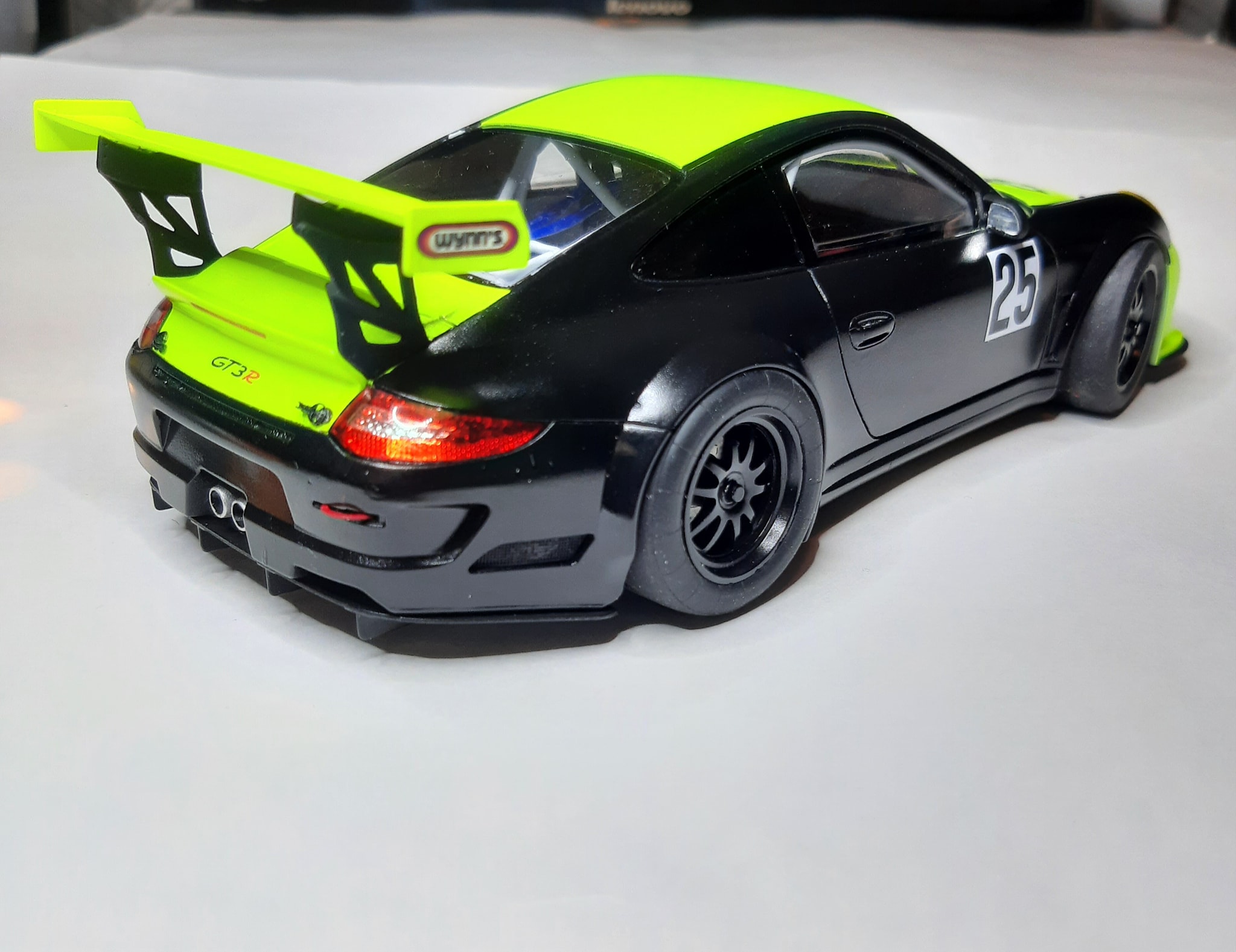 Fujimi FU12622 Porsche Cayman / Cayman S with Window Frame Masking Stickers, model kit