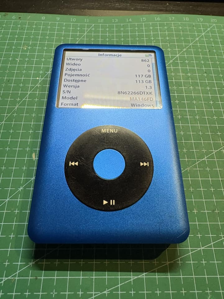 Ipod Classic 5G modified with Taptic Engine and larger battery