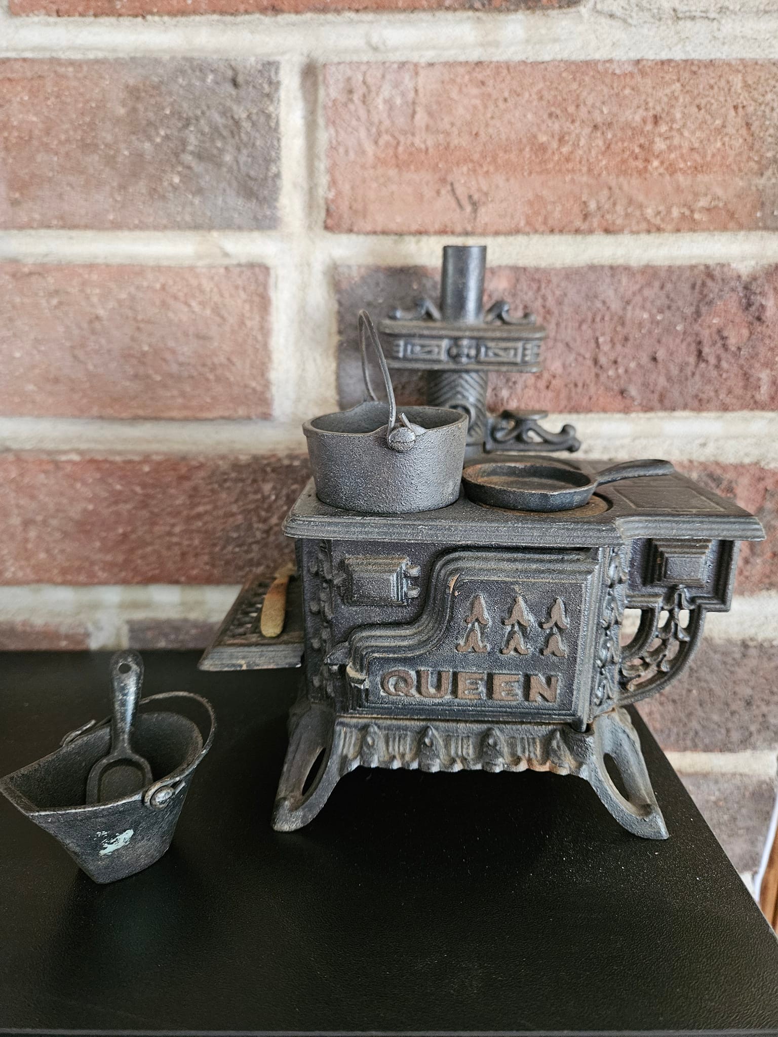 Any information on this cast iron wood burning stove? display picture 1