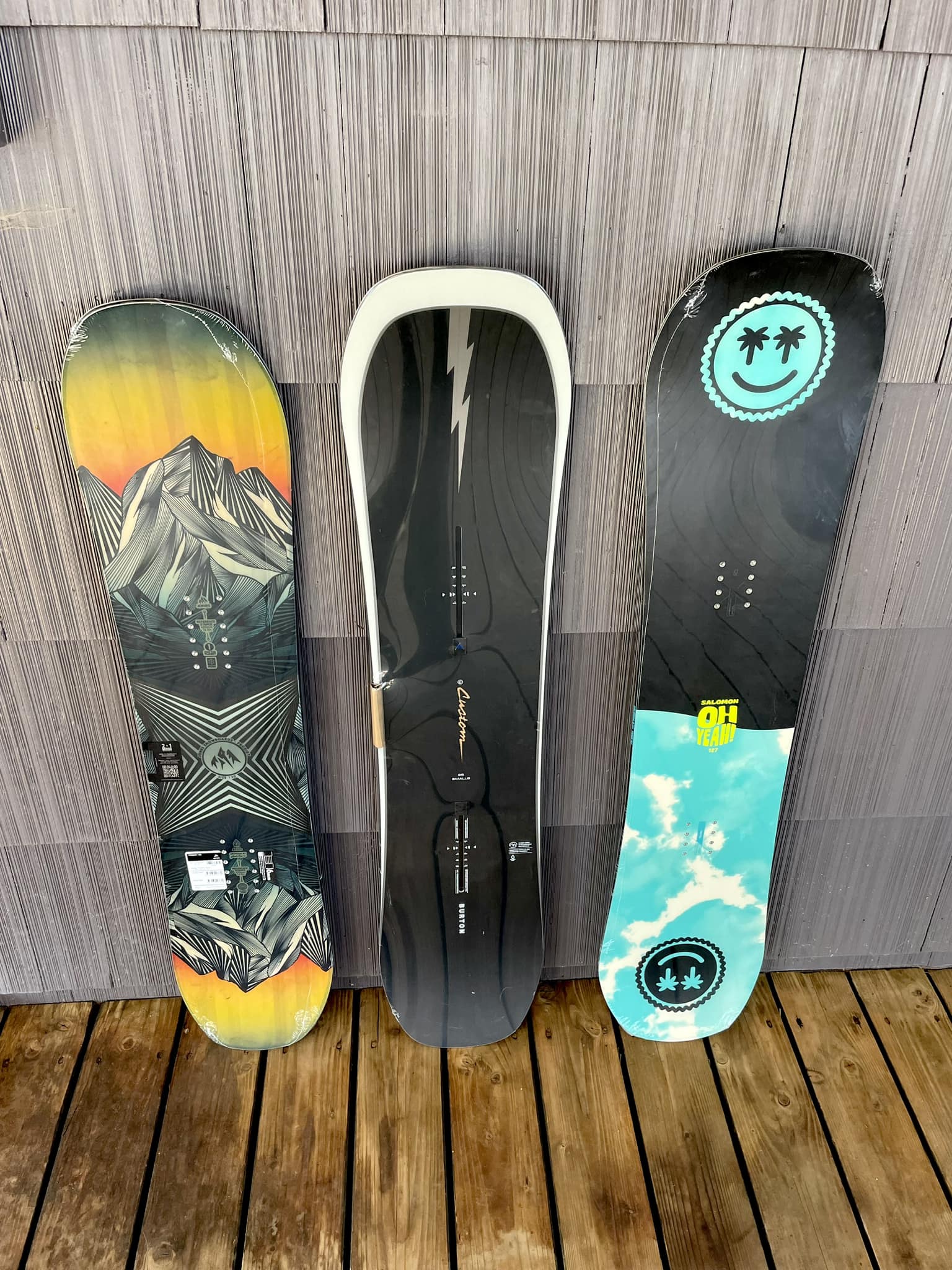 burton vs jones snowboards Men's Aviator 2.0 Snowboard One of the remarkable features of the Jones Flagship is the 3D Contour Base 3.0  Jones Snowboards  Drop