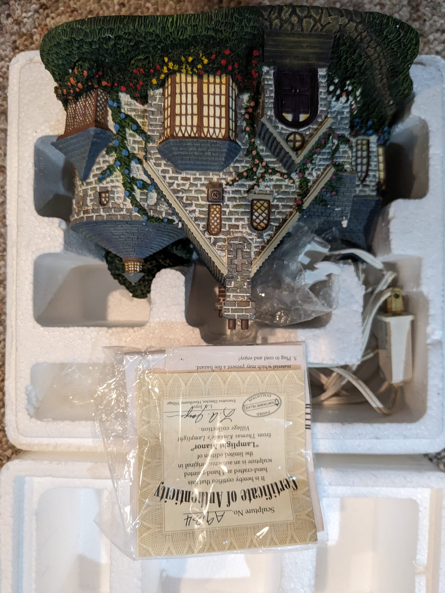 Thomas Kinkade Hawthorne Village 21-piece Christmas village