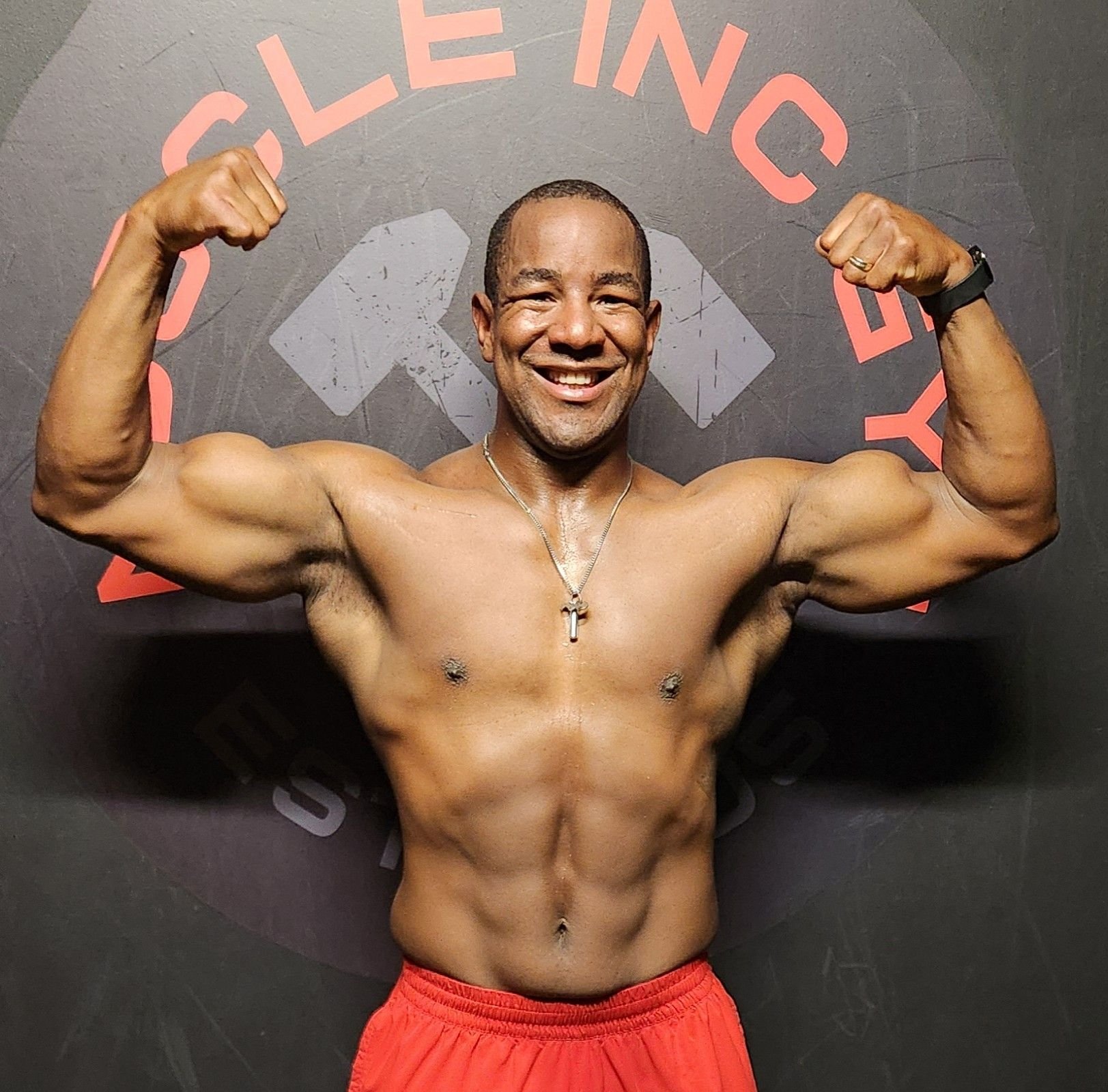 A fixed grip keeps your shoulder in one position the whole rep, so you ...