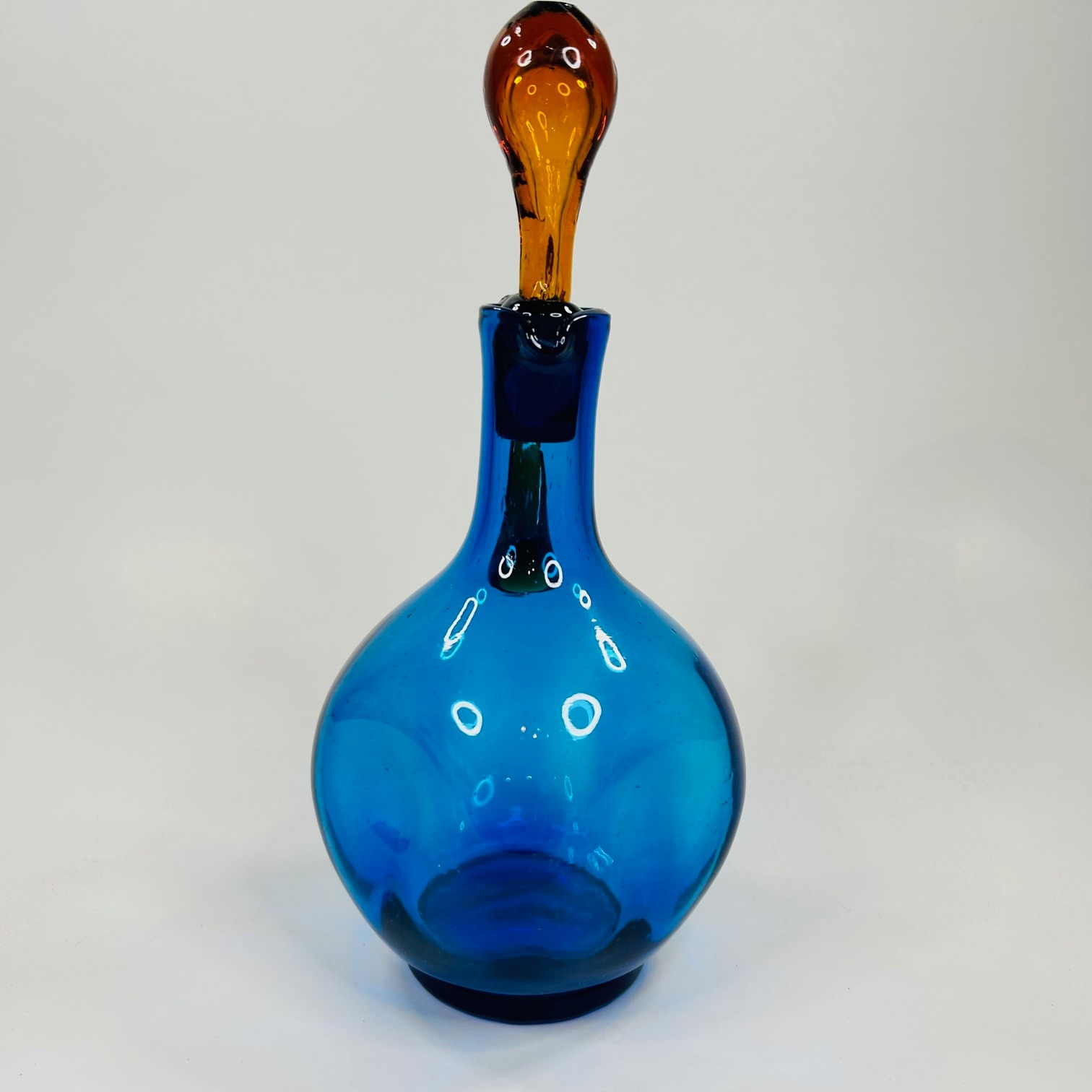 Is this a Gorham cut crystal decanter?