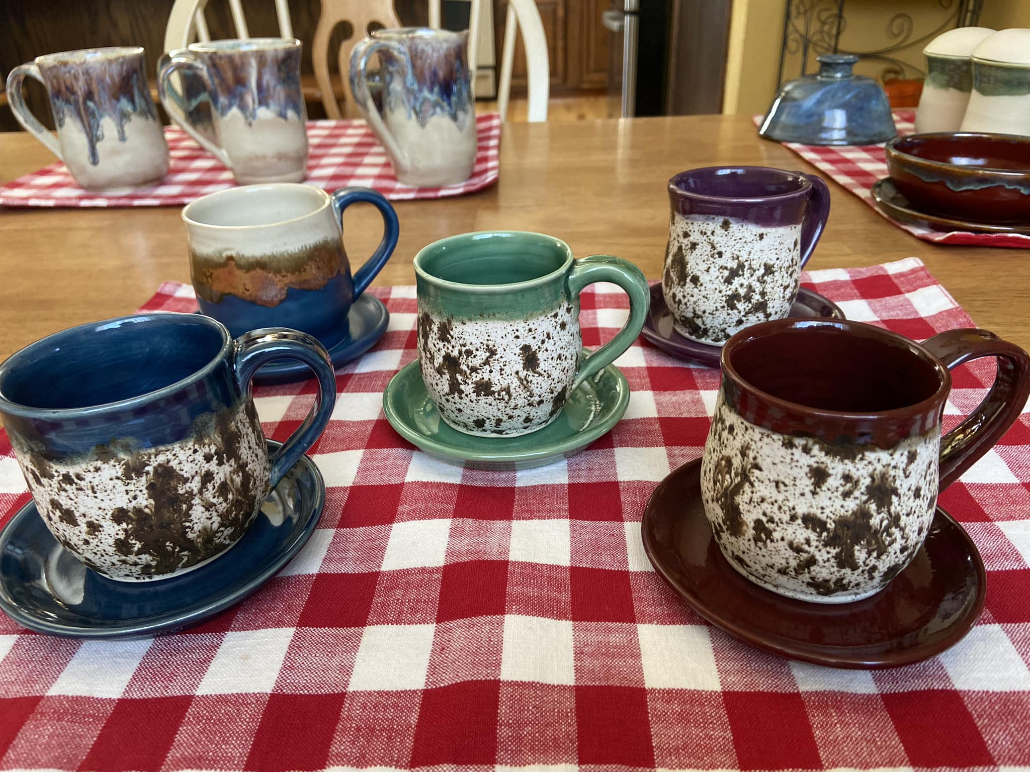 Espresso cups with saucers in various colors display picture 1
