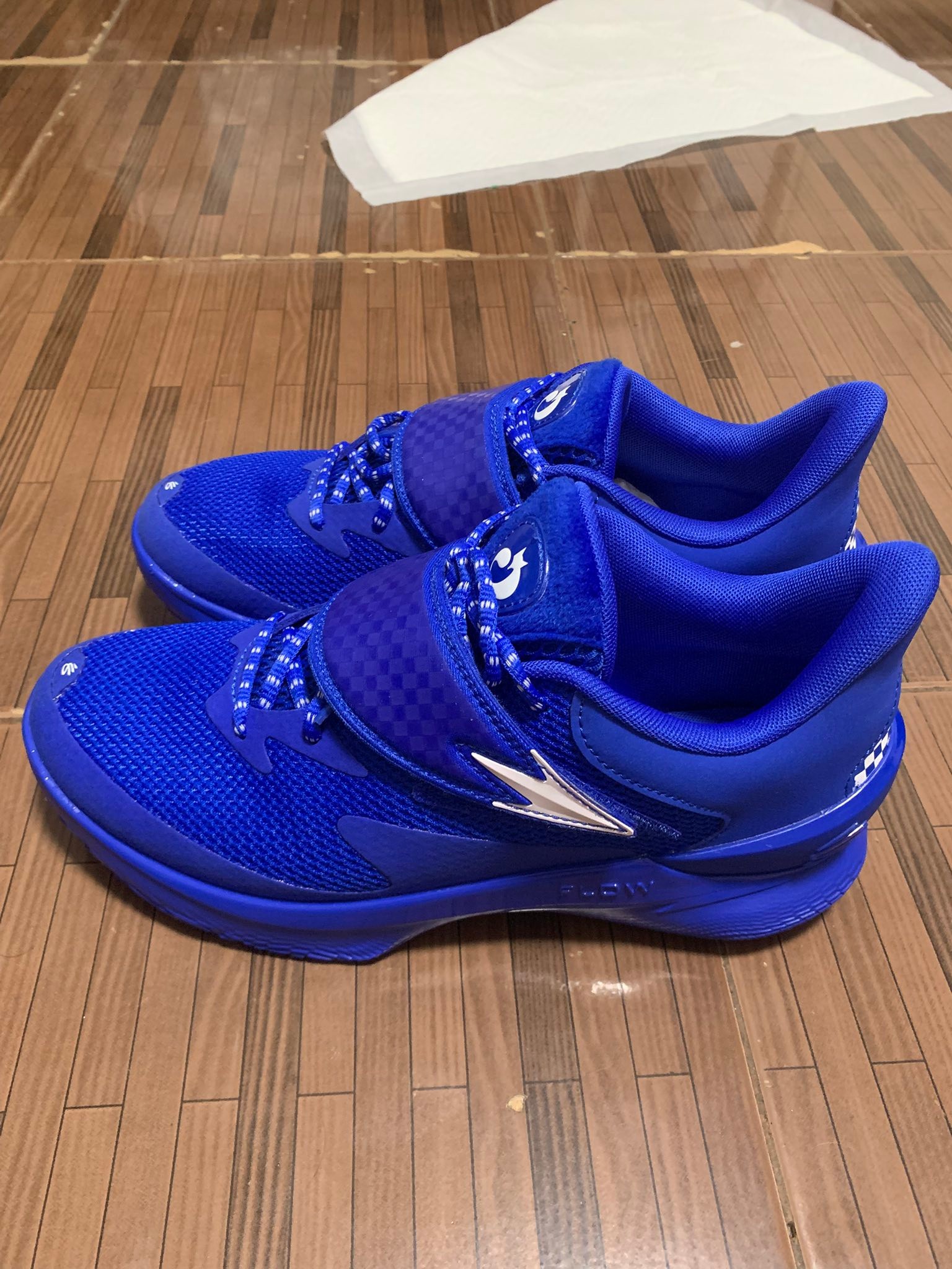 🚨CURRY x FOX SIGNATURE BBALL SHOES🚨