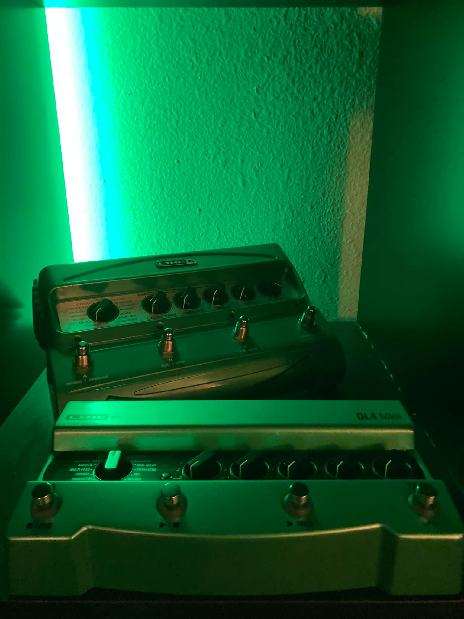 Any external footswitch compatible with Line 6 DL4 MKII?