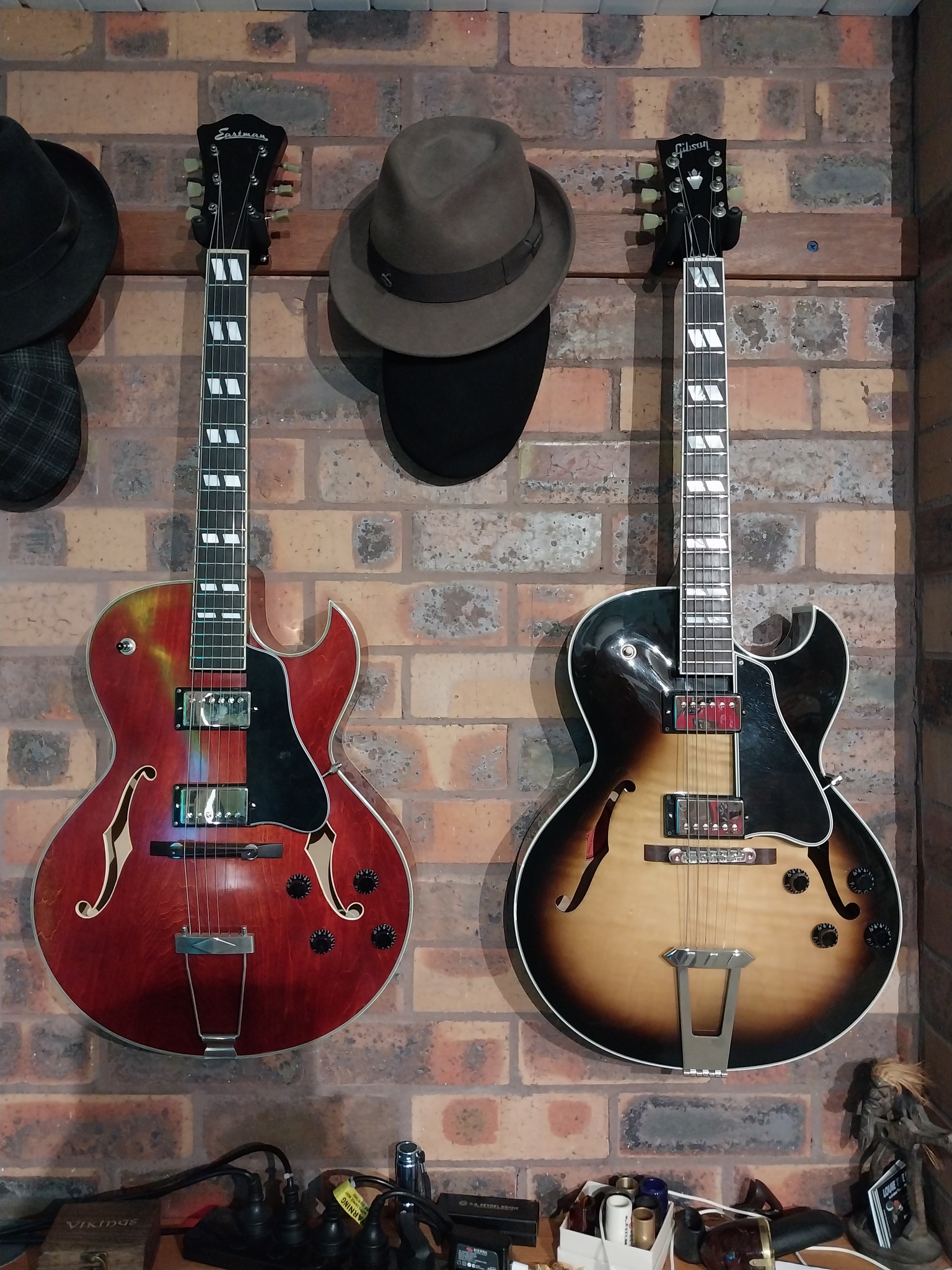 Eastman t49d/v vs Gibson es-175 comparison