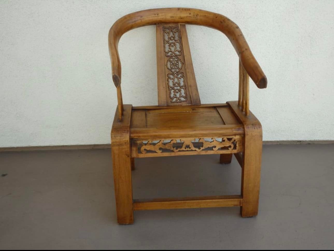 Zhejiang Elmwood “Screen” Chairs (屏风椅 píng fēng yǐ). These