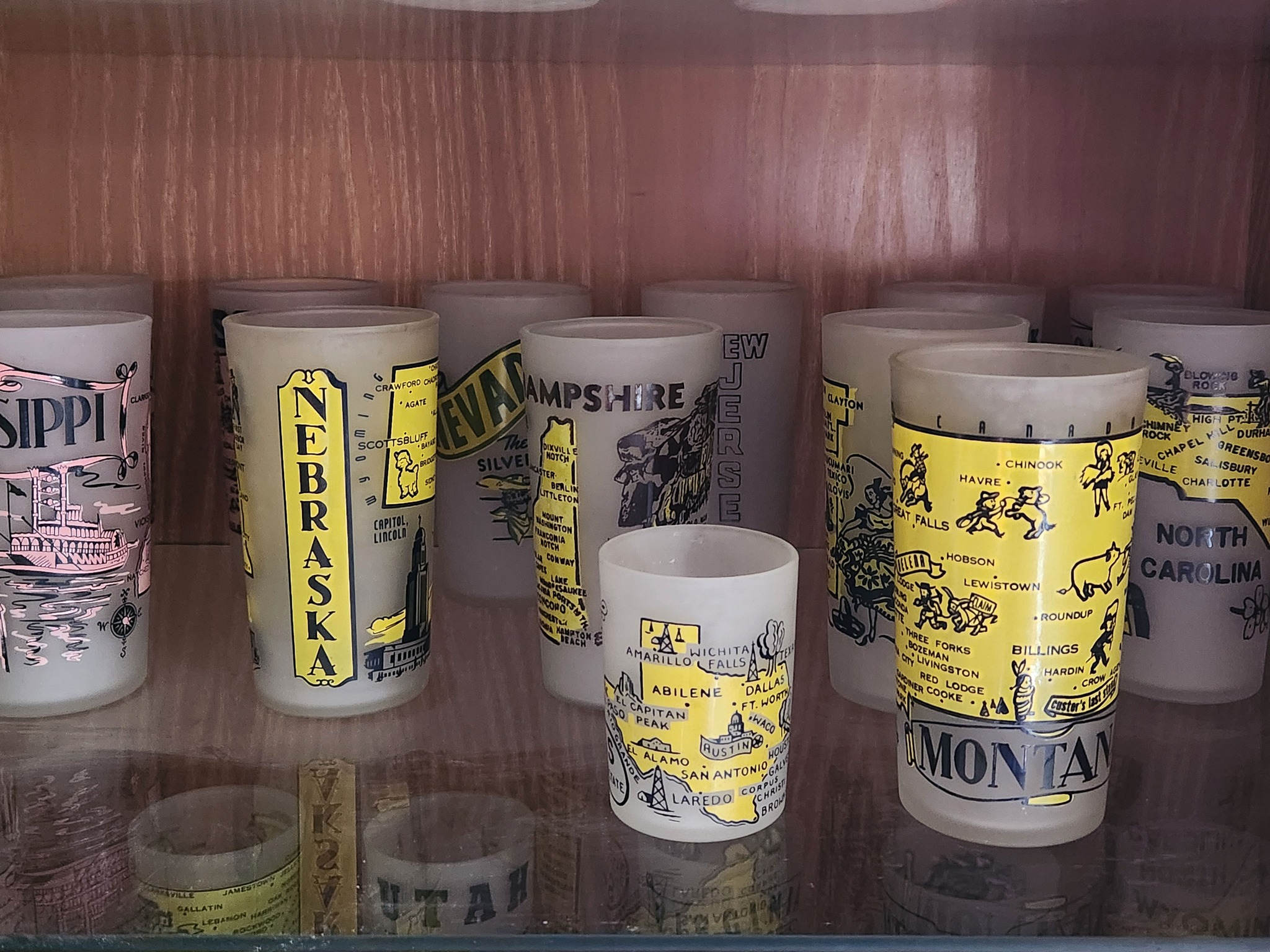 Hazel Atlas Souvenir Glasses Collection from 48 States display picture 1