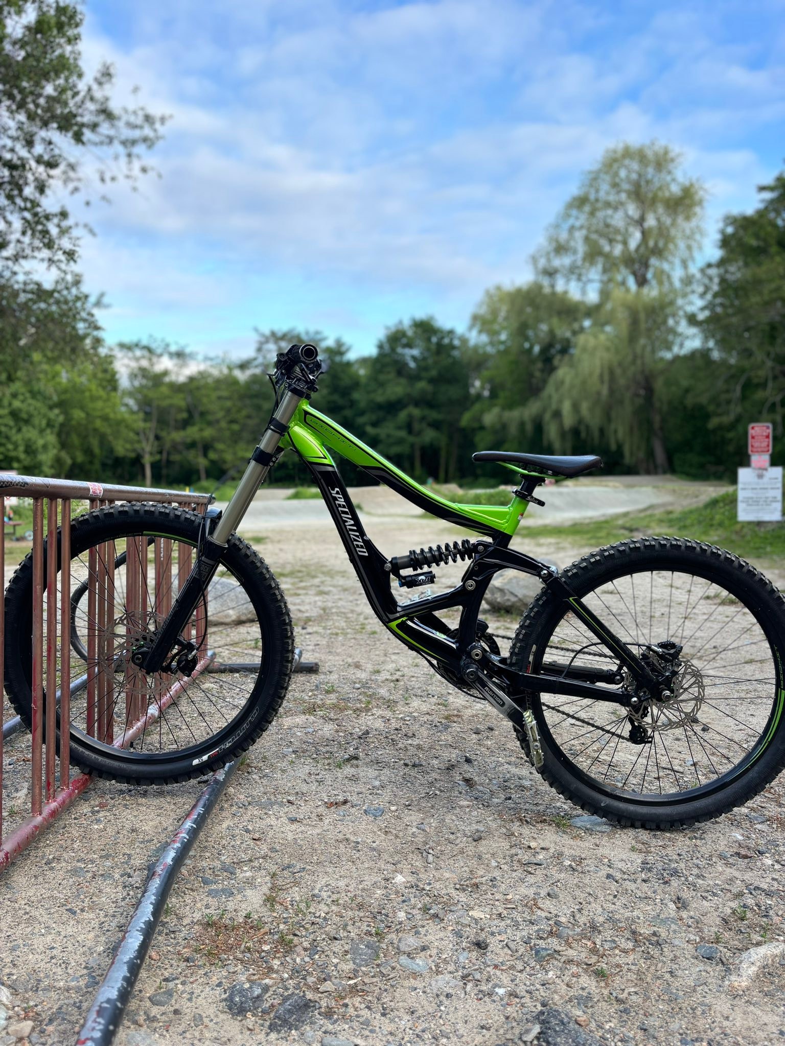 What wheels fit a 2011 Bighit 1 DH bike?