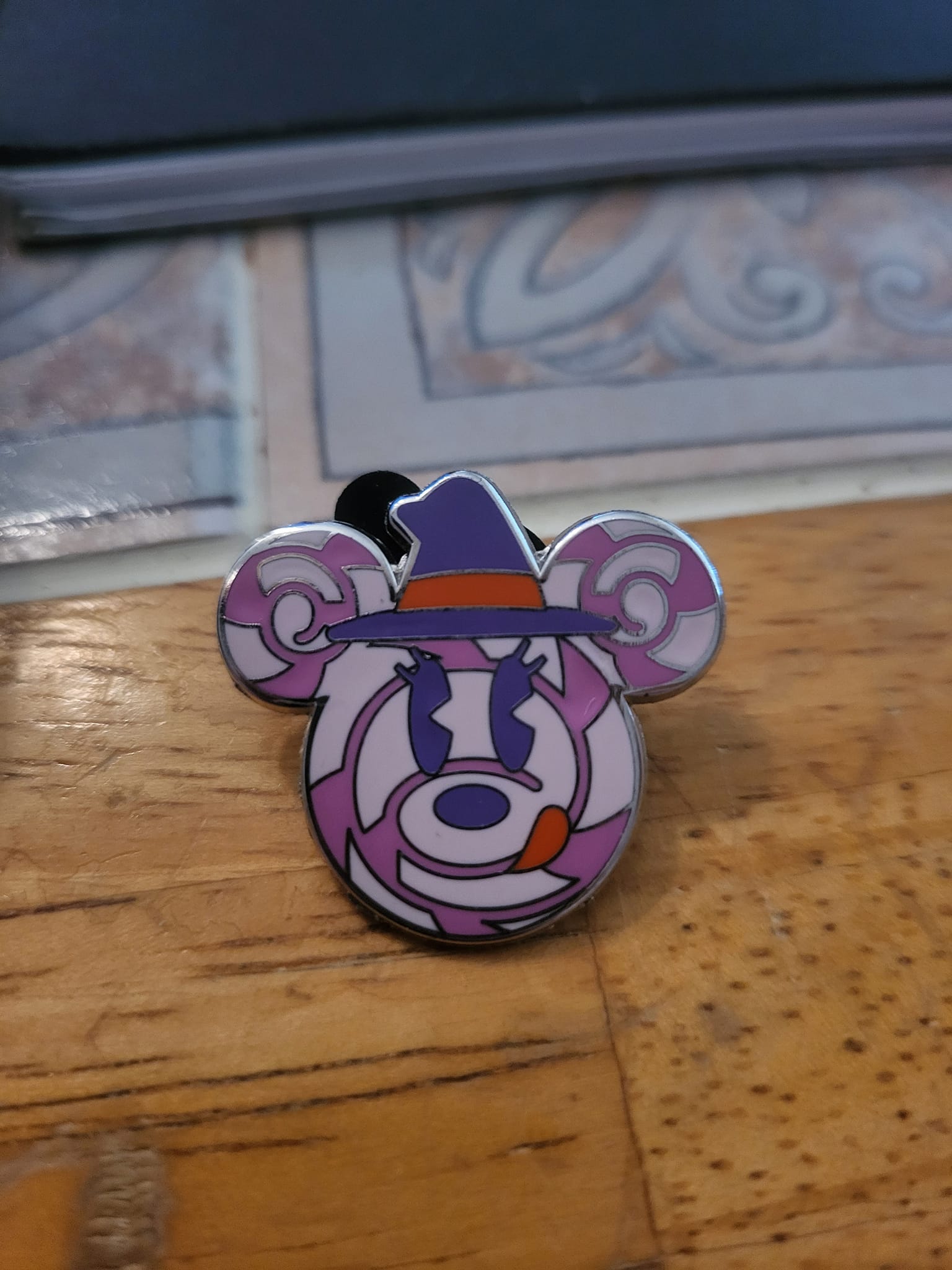 Unauthorized Minnie Mouse pin information needed