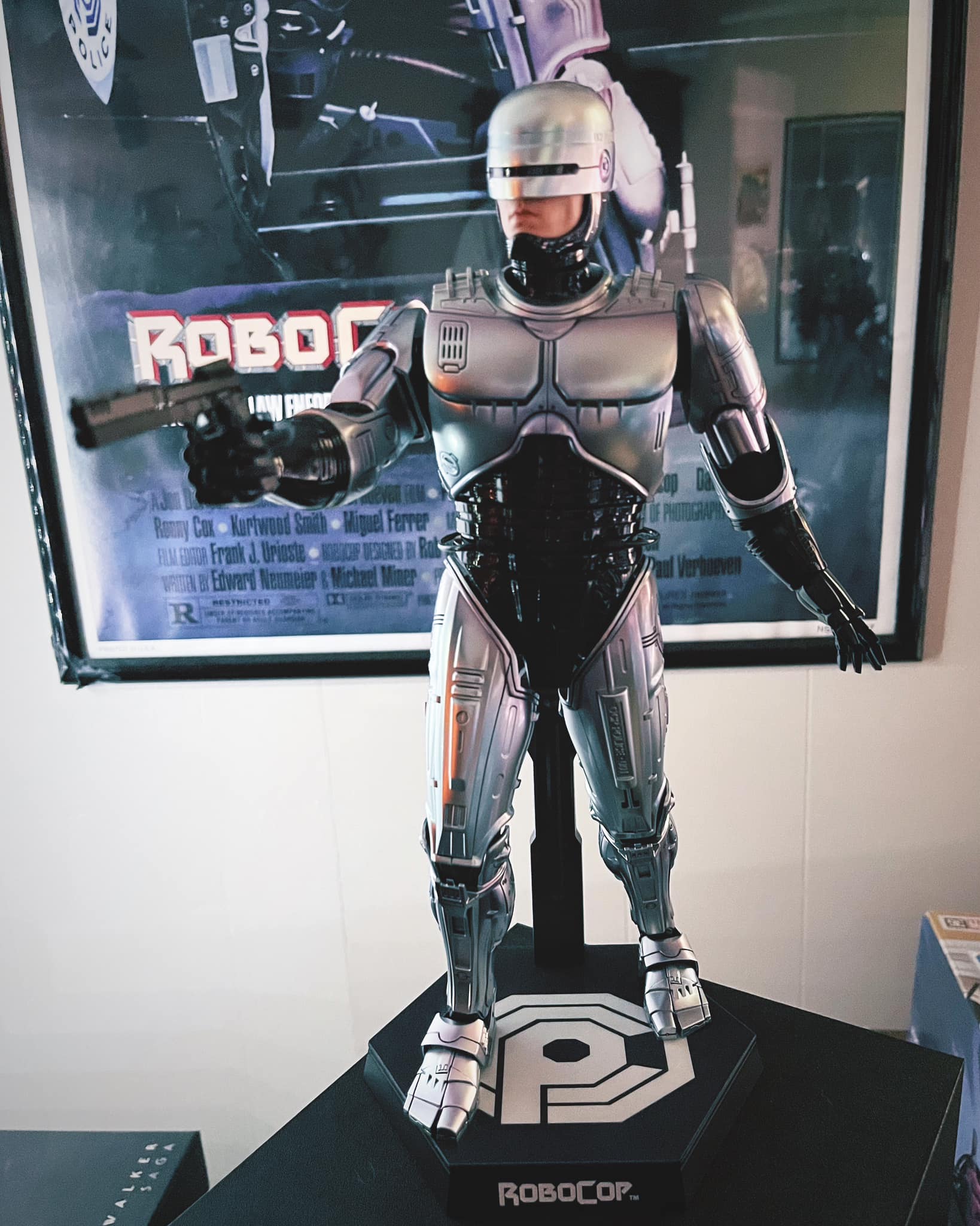 1/6 scale RoboCop 3 Hot Toys collection