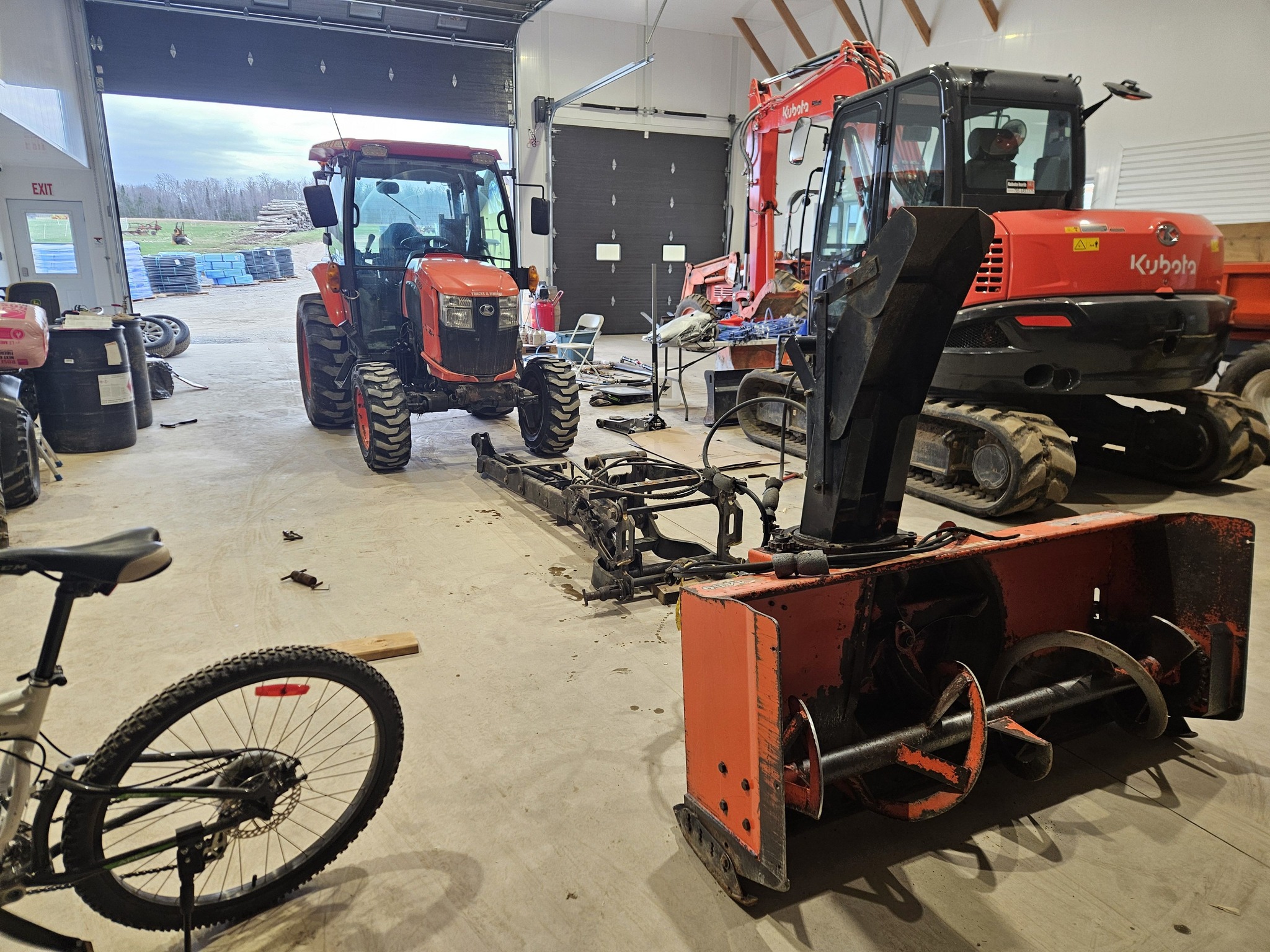 【K6783】MOVING FORWARD IN REVERSE How to adjust Kubota L3560/L4060 reverse gear issue?