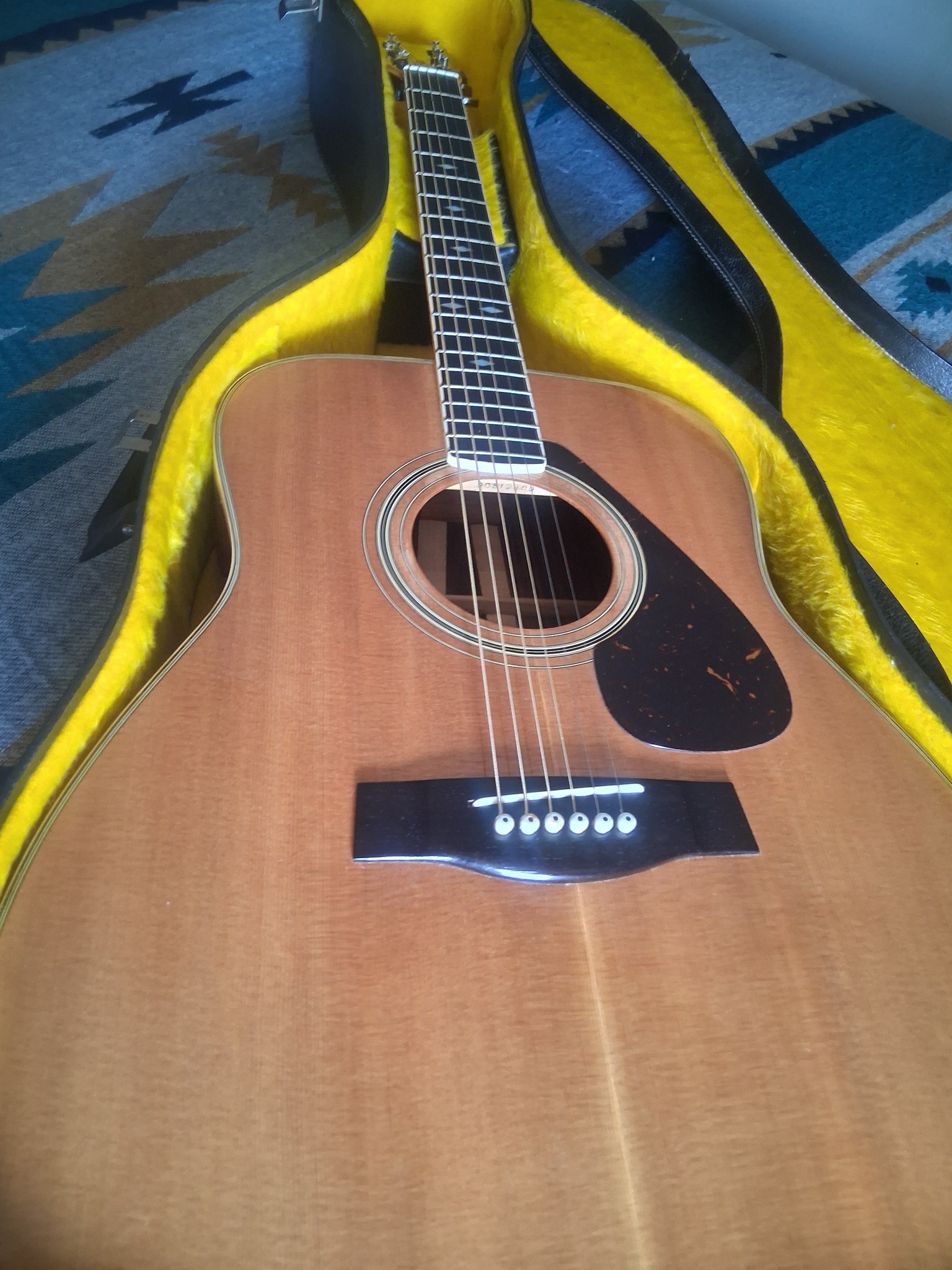 Very old Yamaha guitar F360 TBS series YAMAHA 08/09/2025 19:36
