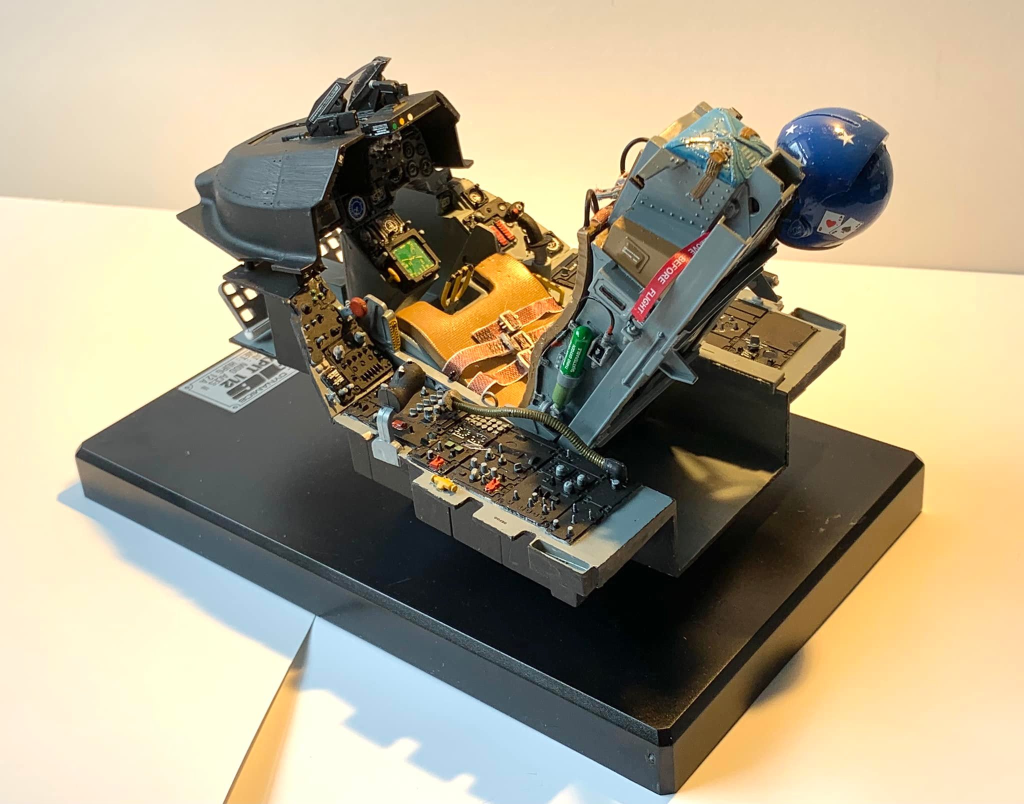 Hi everyone, latest project off the bench, F-16 Cockpit, 1/12