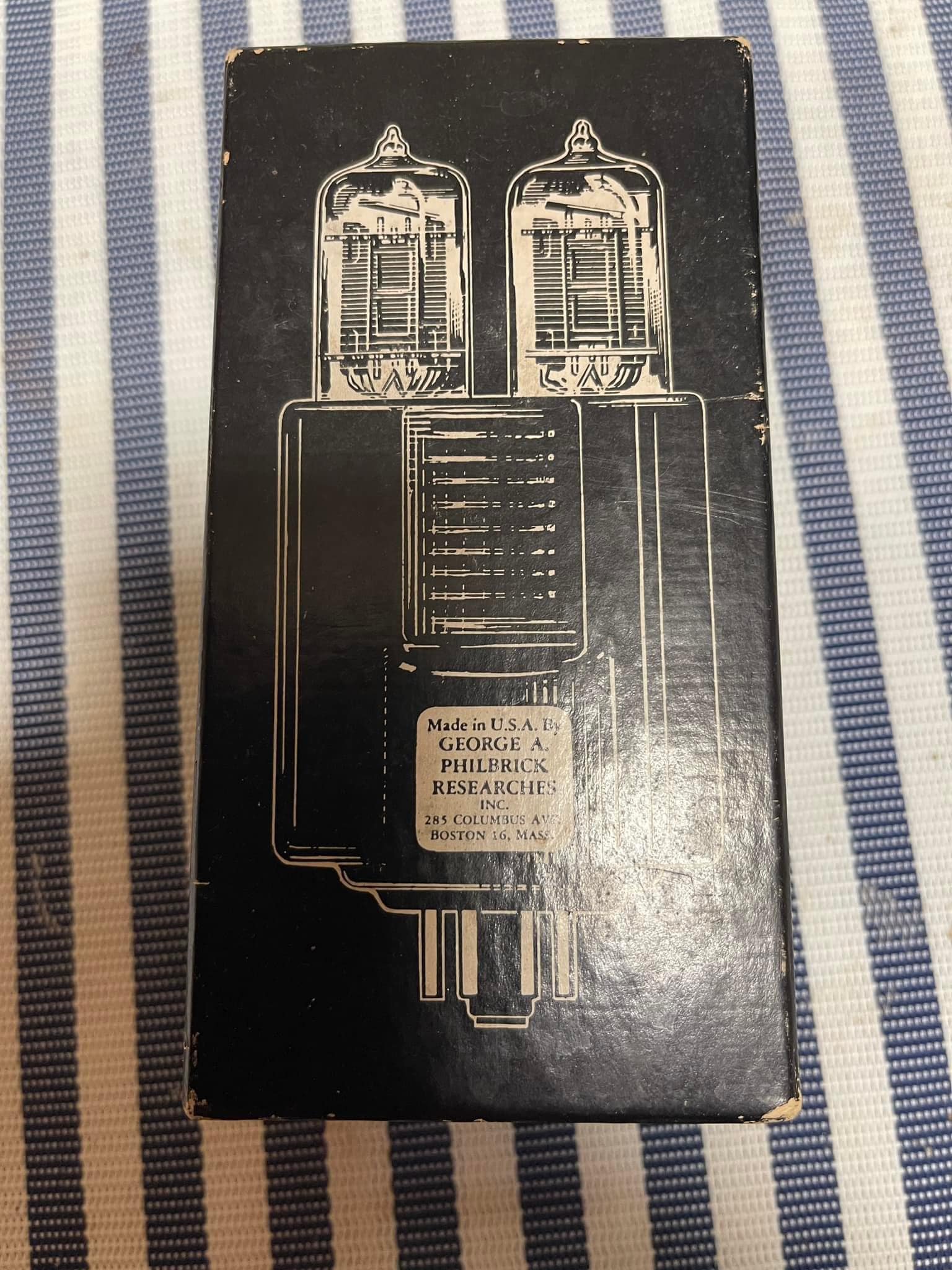 Fairchild *u*A741 opamp from 1969. For best viewing, click on image.