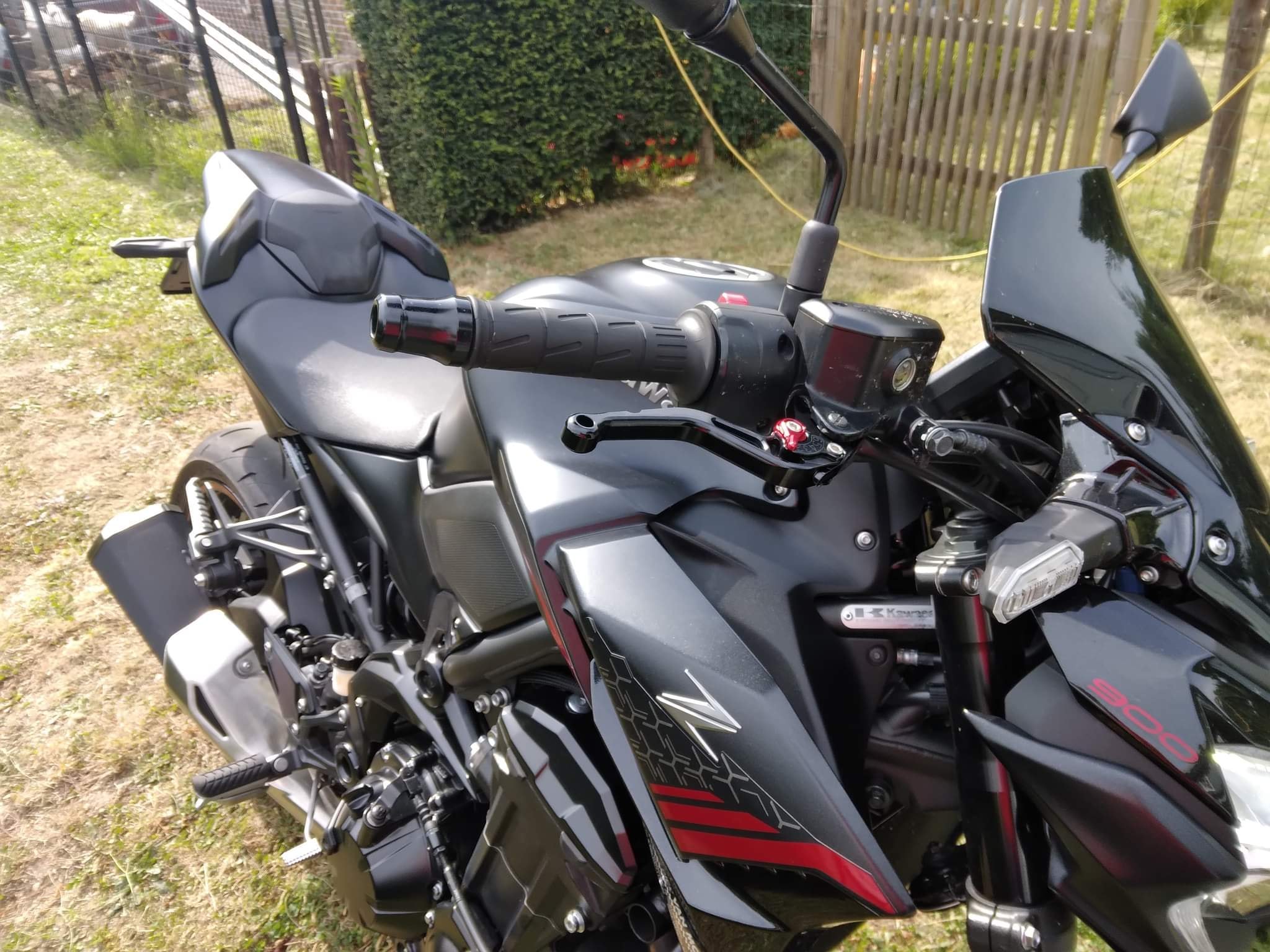 What are some black Kawasaki ZX6R modifications?